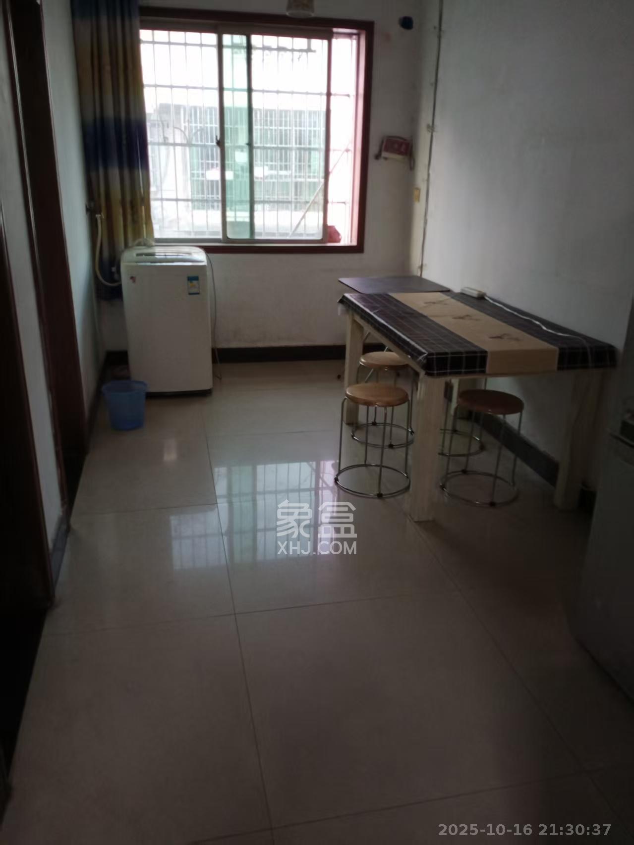 中南汽车世界  2室2厅1卫    1000.0元/月室内图