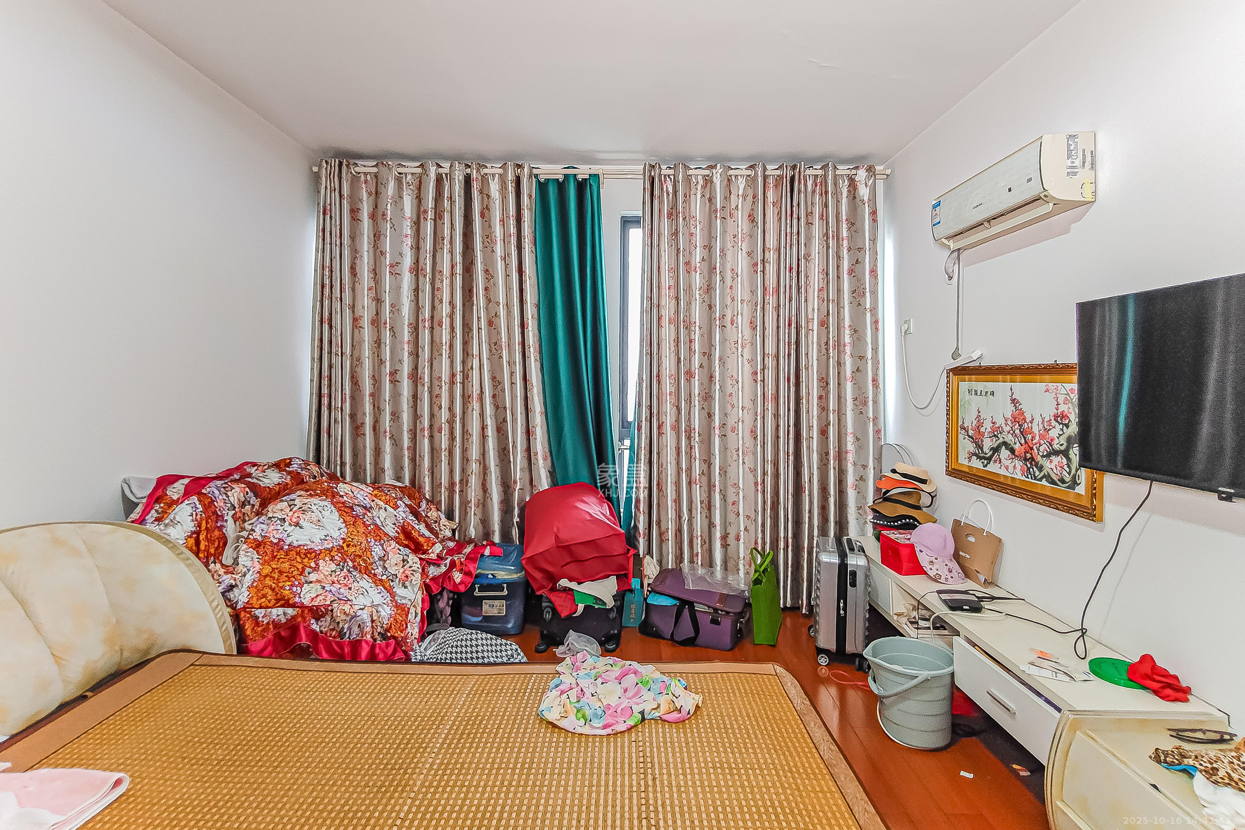 书院观邸 3室2厅2卫 180.0万 书院观邸 3室2厅2卫 180.0万卧室