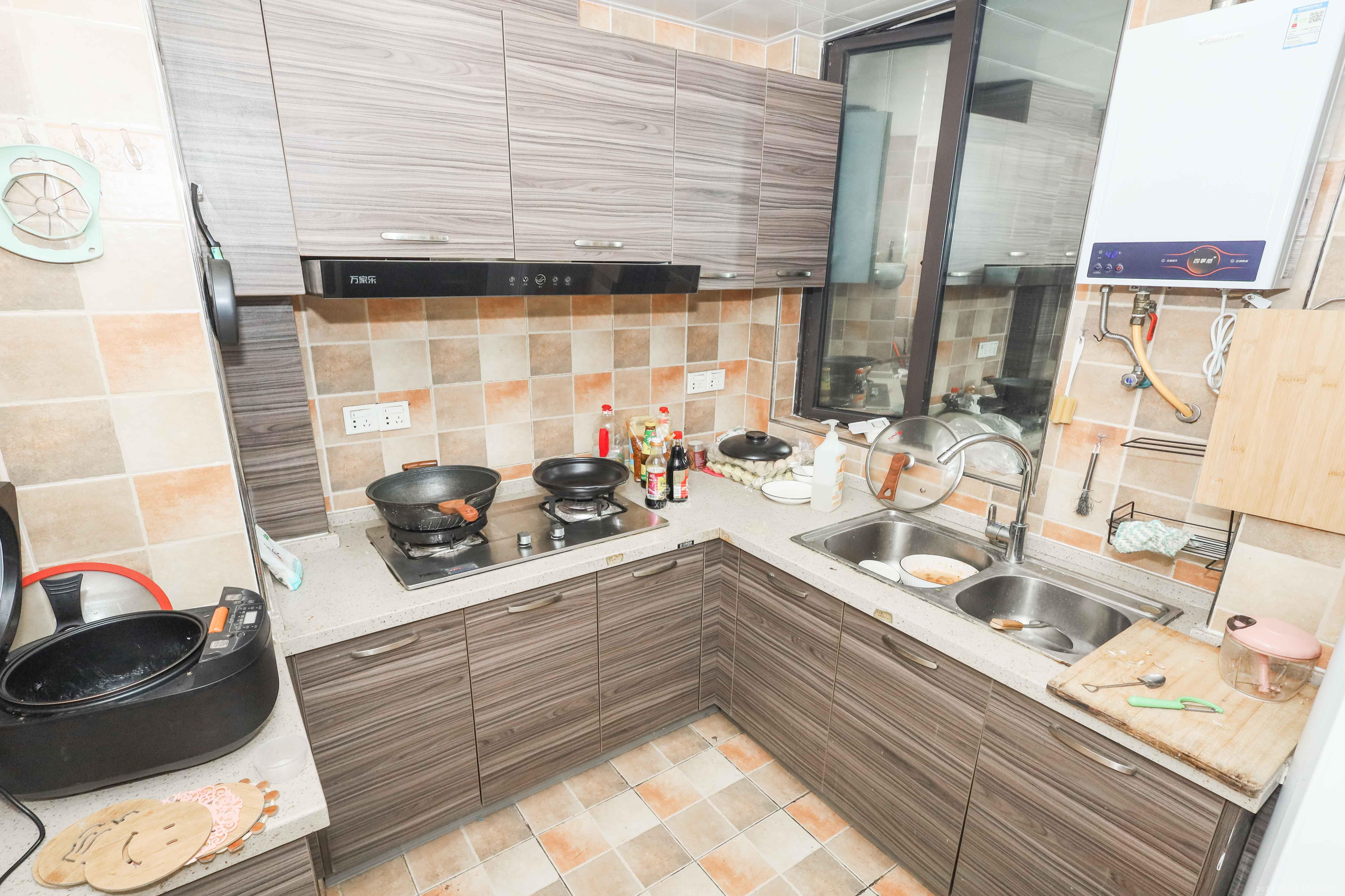 麓谷星辰  3室2厅1卫    85.0万厨房