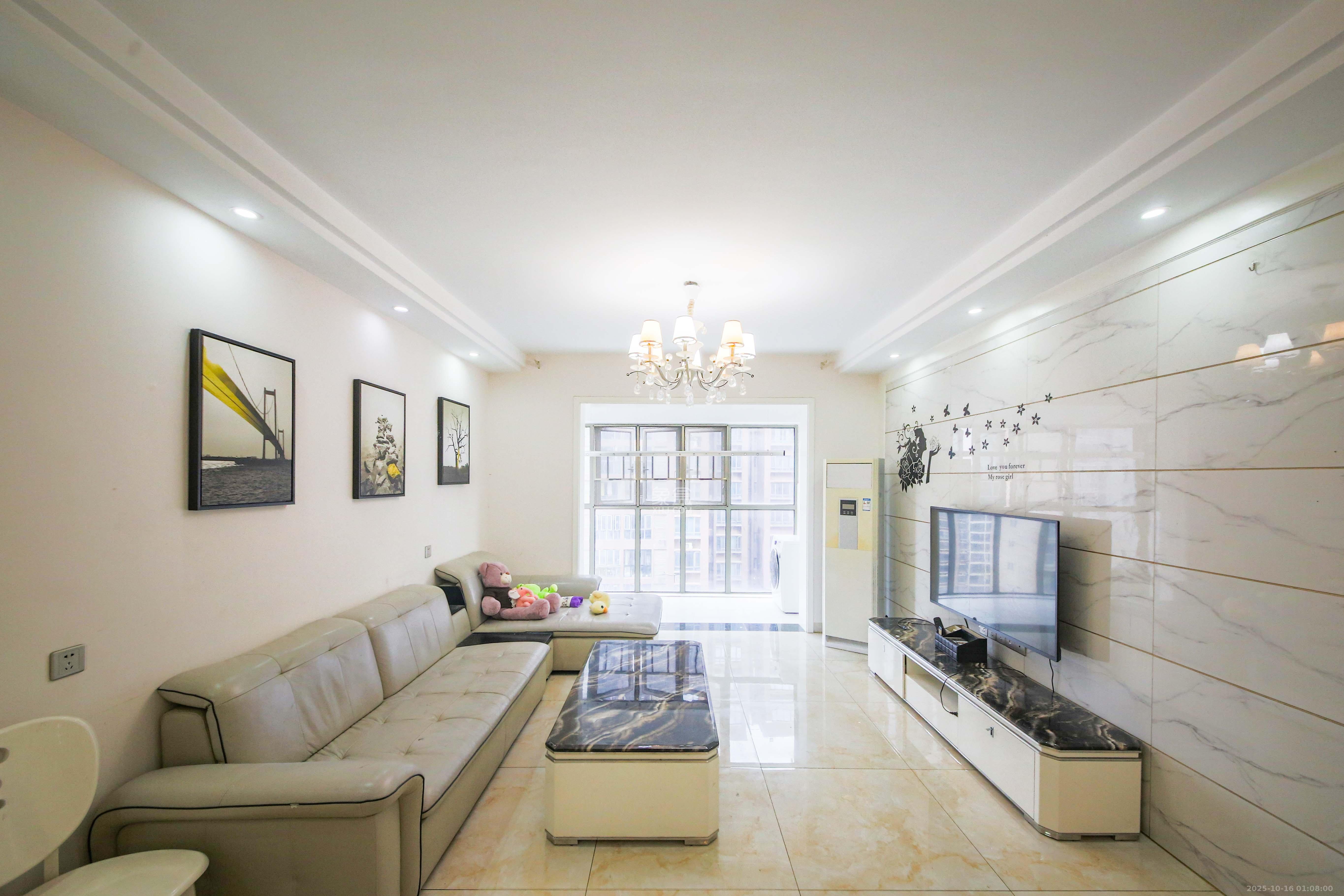 富兴嘉城(富兴汇中央)  3室2厅2卫    110.0万 富兴嘉城(富兴汇中央)  3室2厅2卫    110.0万客厅