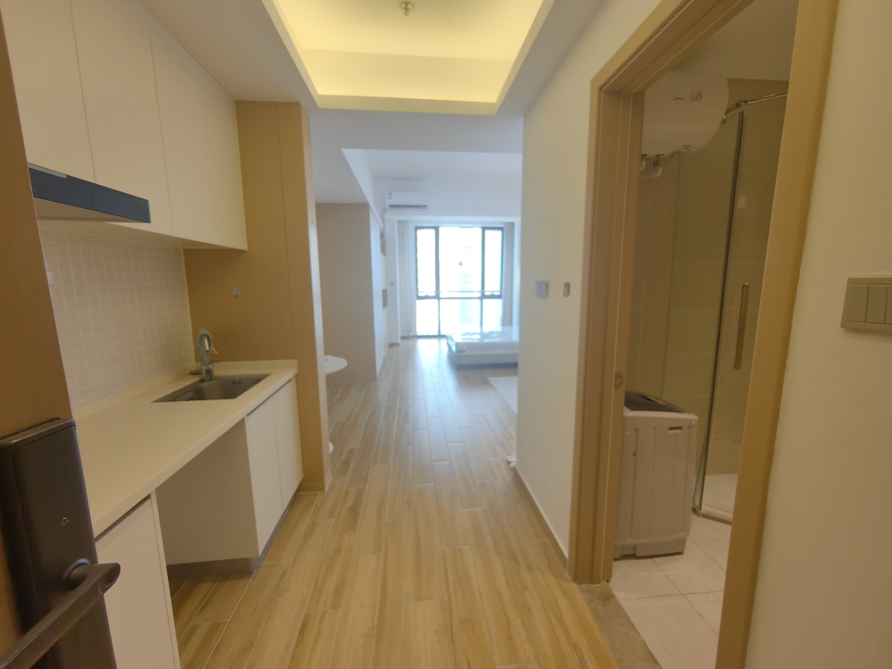 海航豪庭南苑  1室1厅1卫    2200.0元/月室内图