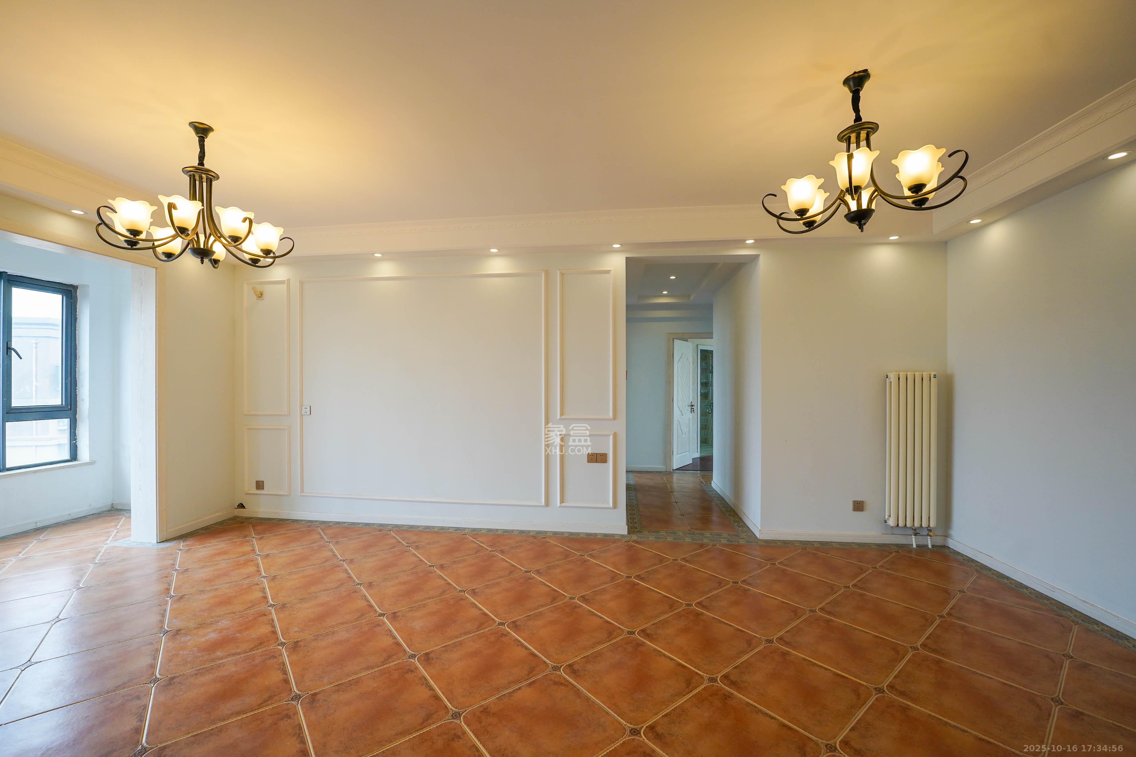 怡海星城  3室2厅2卫    72.0万 怡海星城  3室2厅2卫    72.0万