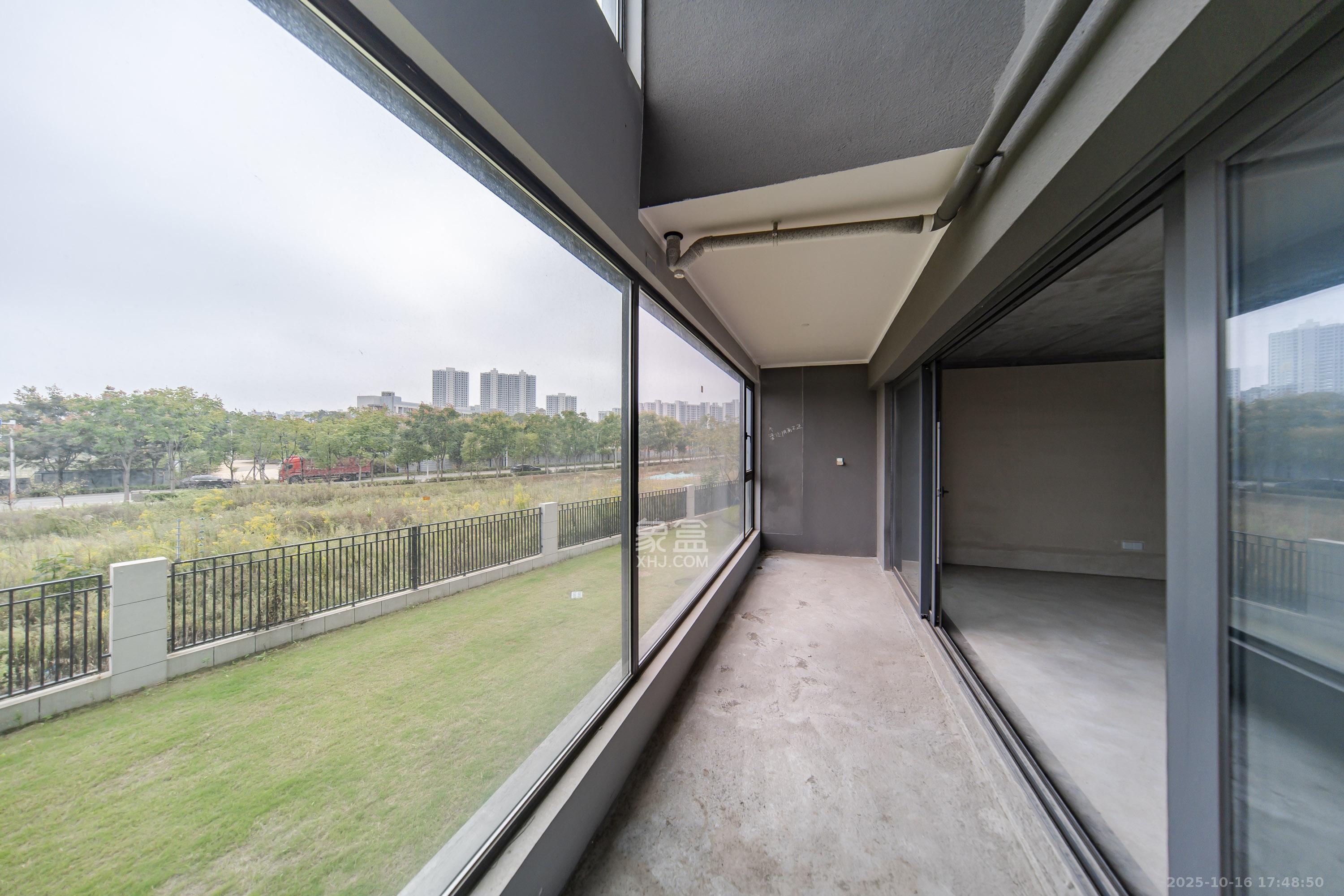 华润置地润樾府  4室2厅2卫    229.0万 华润置地润樾府  4室2厅2卫    229.0万阳台