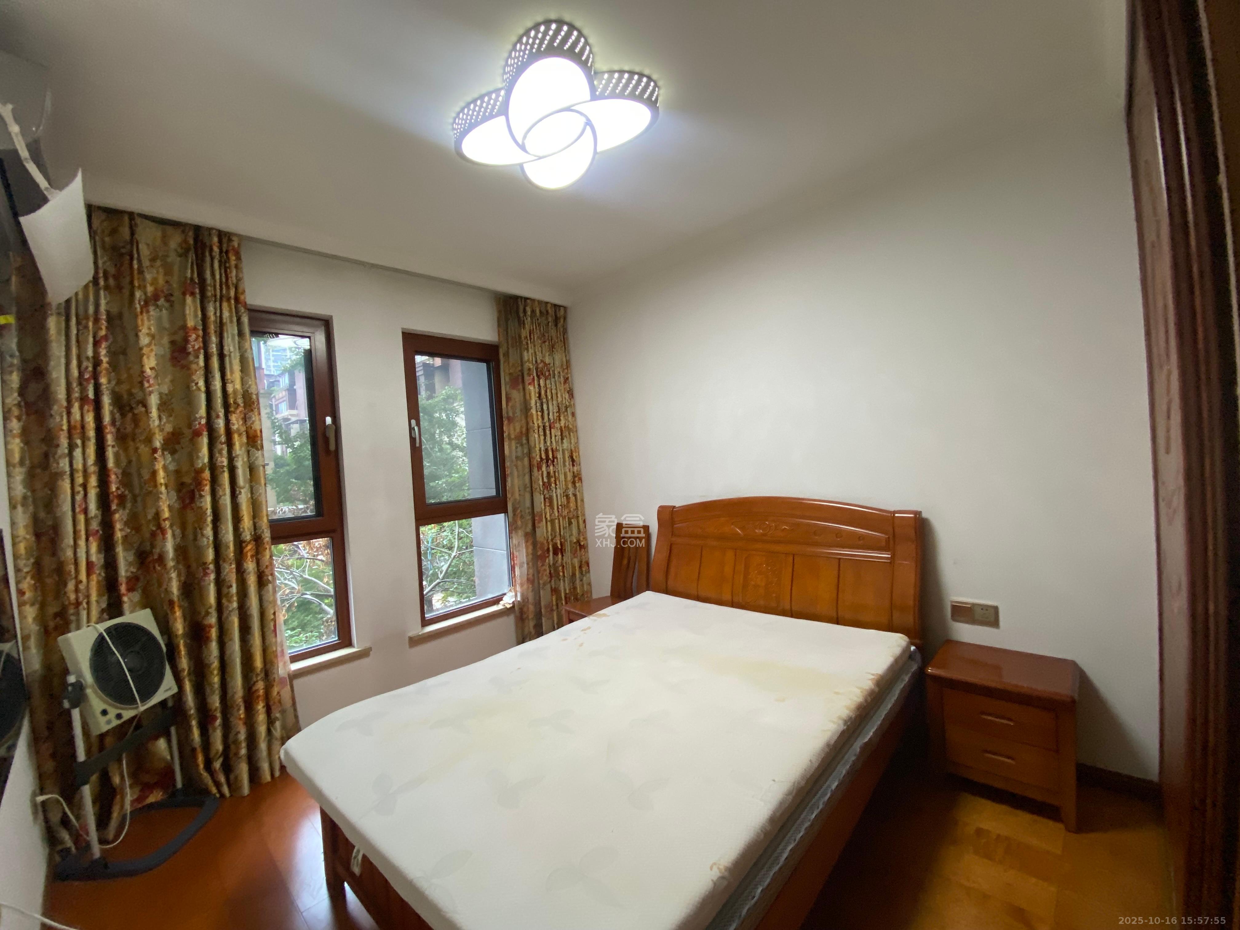 欧莱雅郡  3室2厅1卫    1900.0元/月室内图