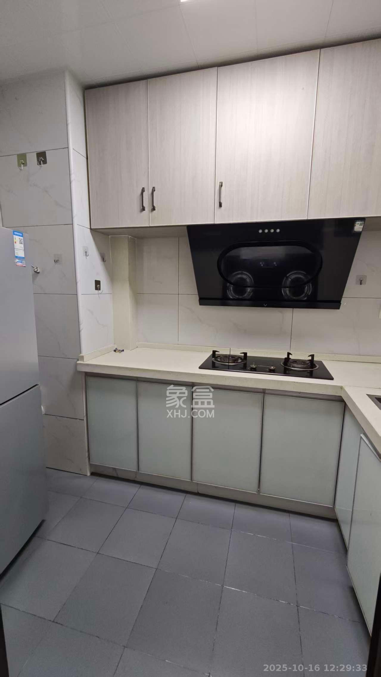 绿地香树花城 3室2厅1卫 1600.0元/月 绿地香树花城 3室2厅1卫 1600.0元/月室内图