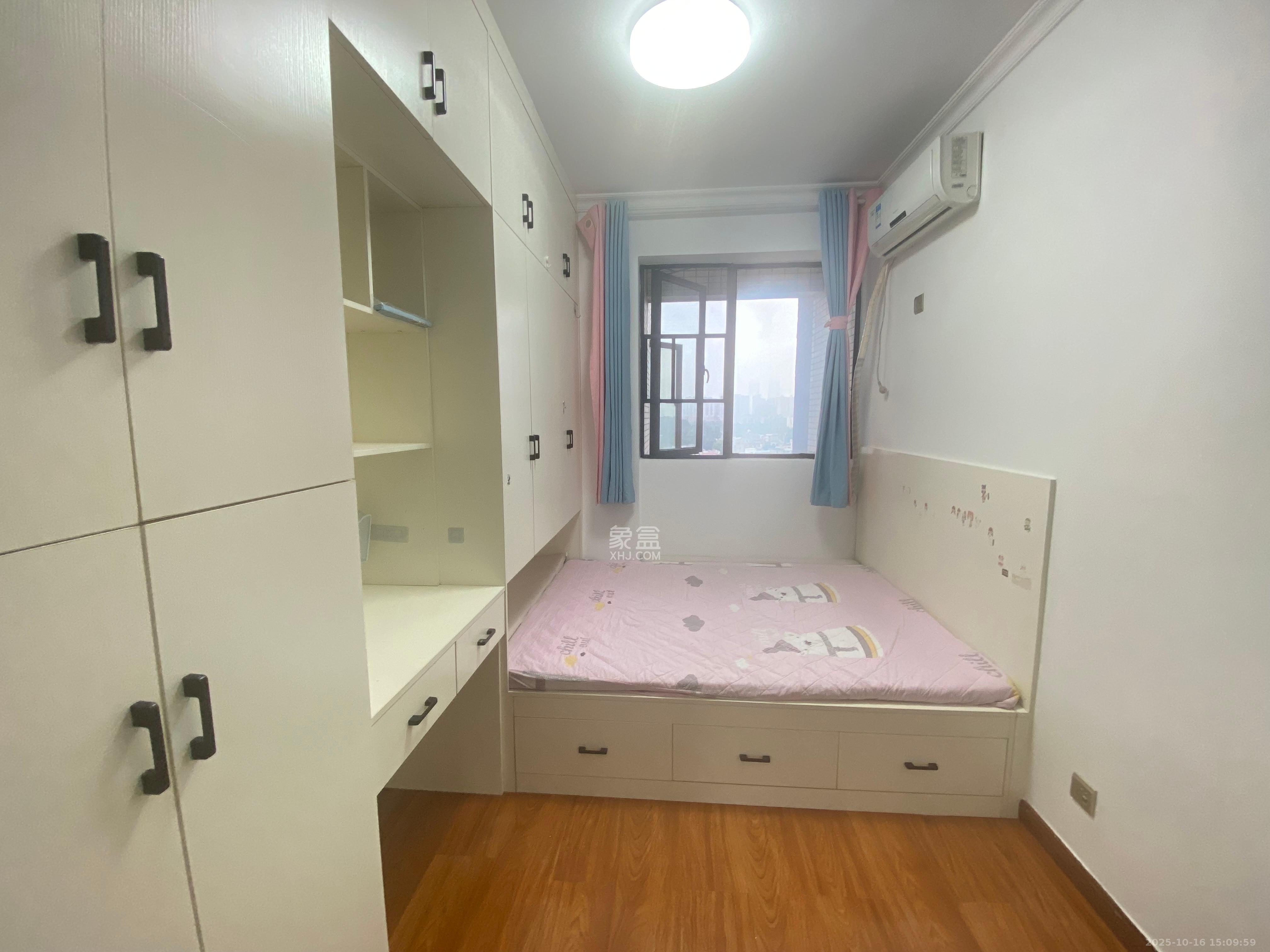 高信向日葵  3室2厅1卫    2700.0元/月 高信向日葵  3室2厅1卫    2700.0元/月室内图