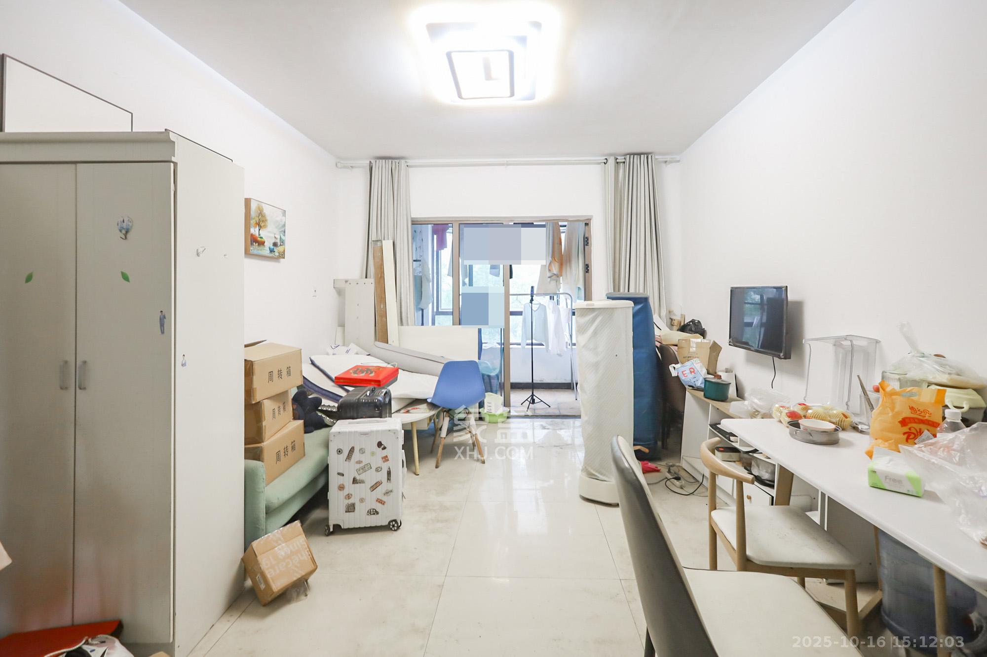 世茂铂翠湾二期  3室2厅1卫    135.0万 世茂铂翠湾二期  3室2厅1卫    135.0万客厅