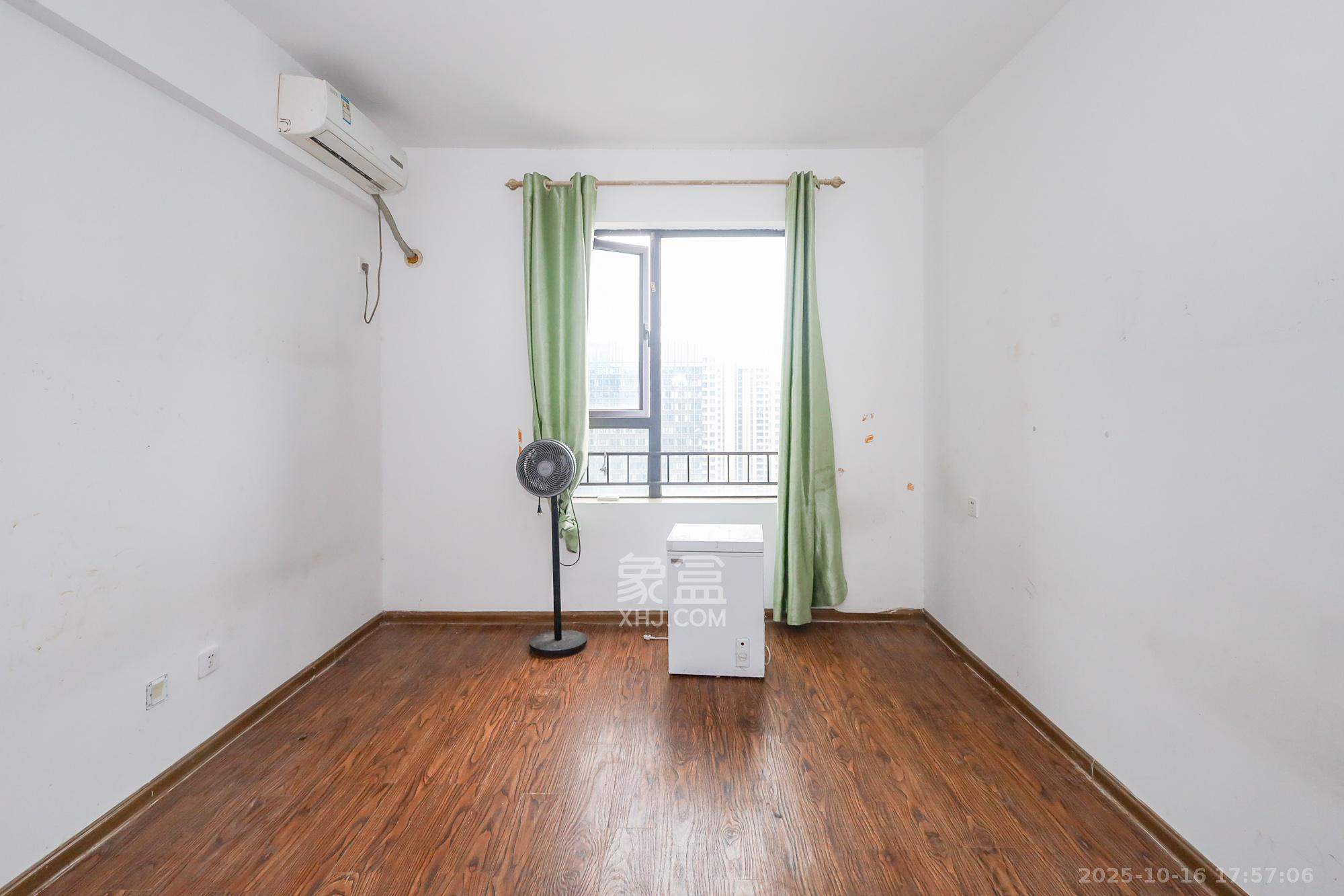 协信星澜汇  4室2厅2卫    110.0万卧室