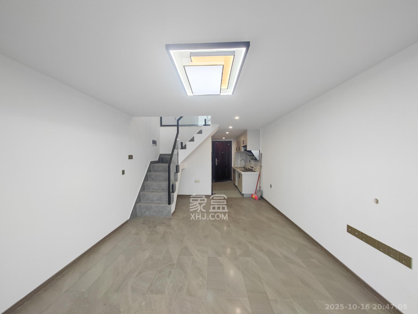 合能枫丹丽舍(柏悦名苑)  2室1厅1卫    42.0万 合能枫丹丽舍(柏悦名苑)  2室1厅1卫    42.0万客厅