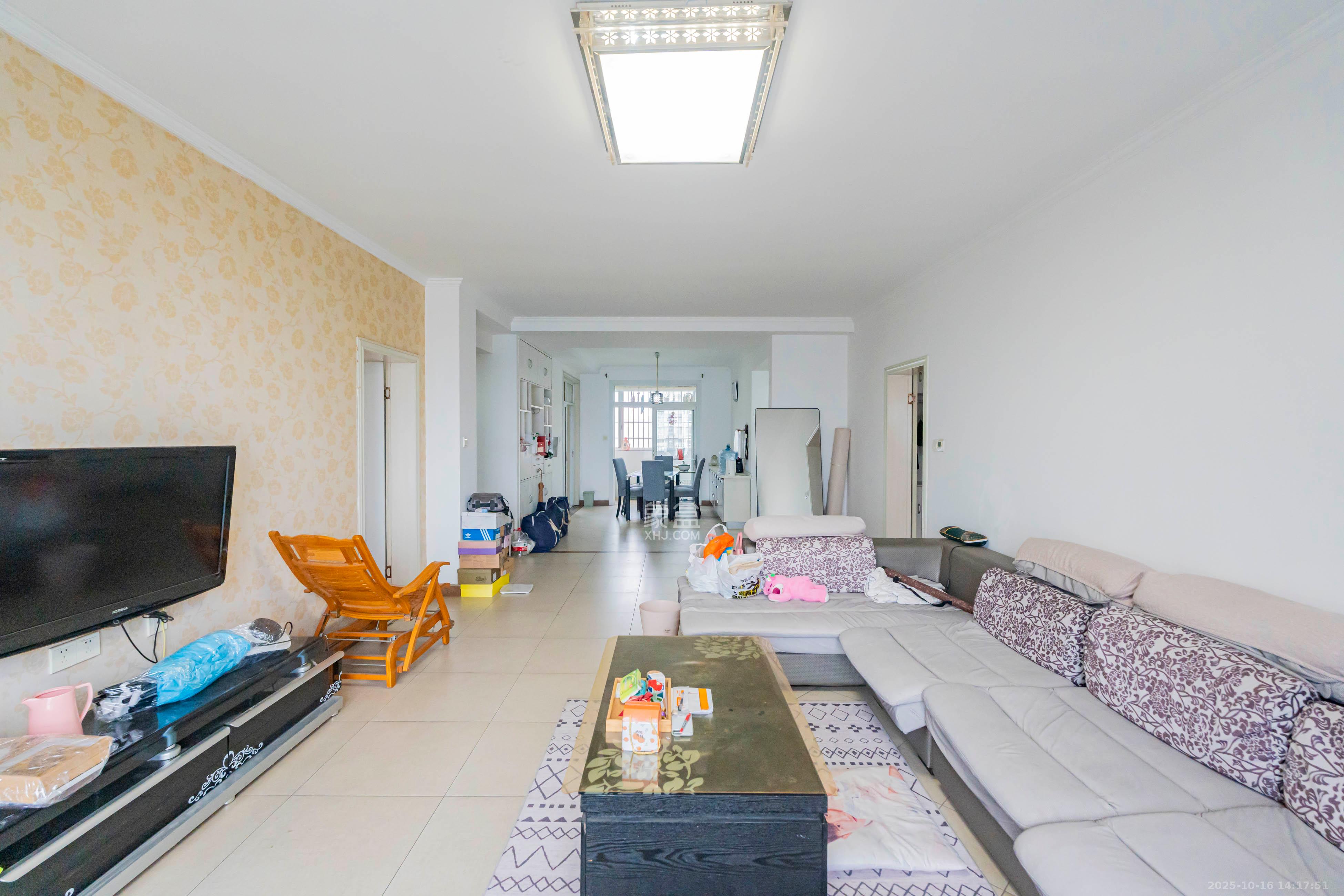 科大佳园北苑  3室2厅2卫    195.88万客厅