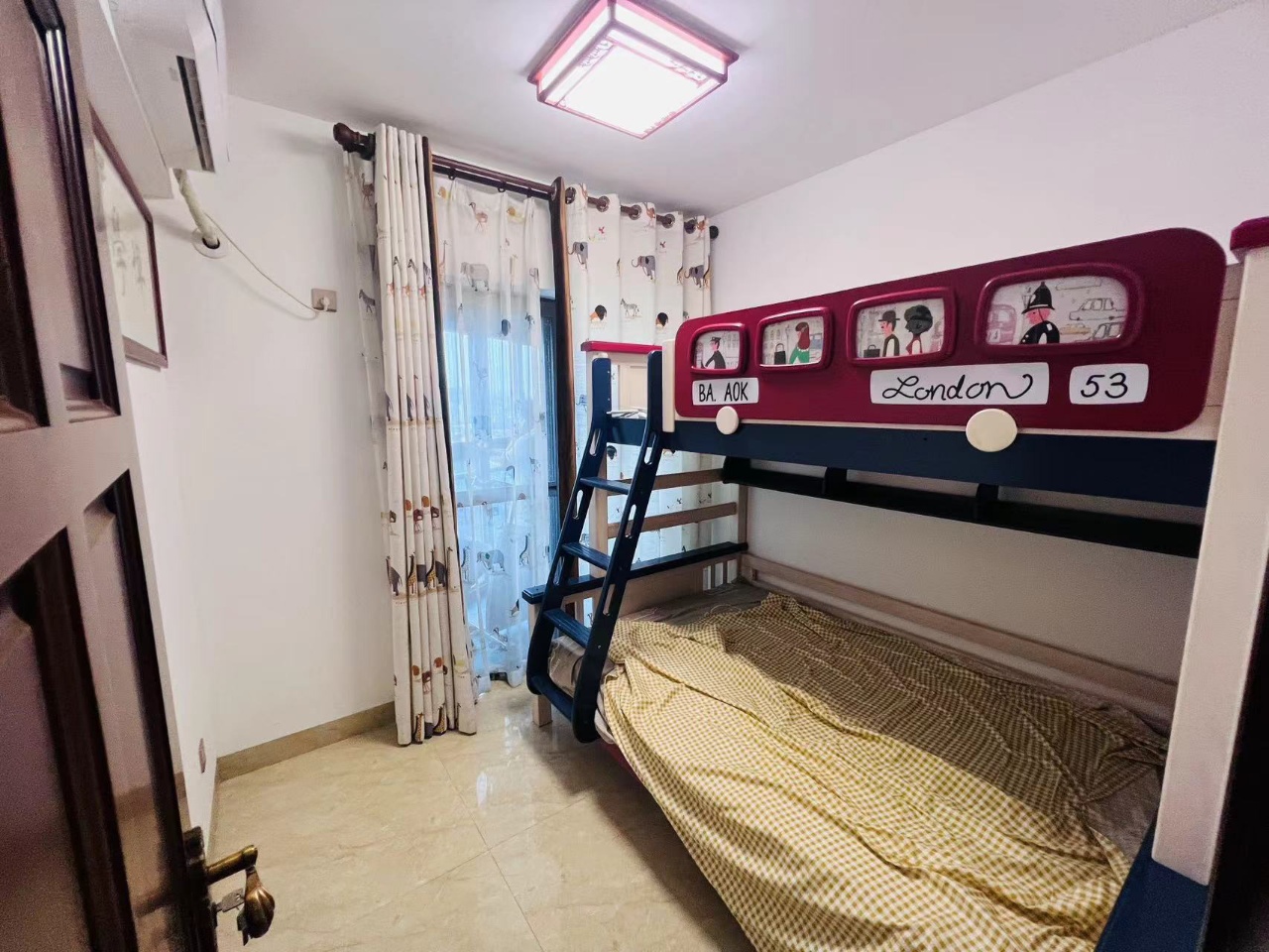 保利中央海岸一二期 3室2厅2卫 3600.0元/月 保利中央海岸一二期 3室2厅2卫 3600.0元/月室内图