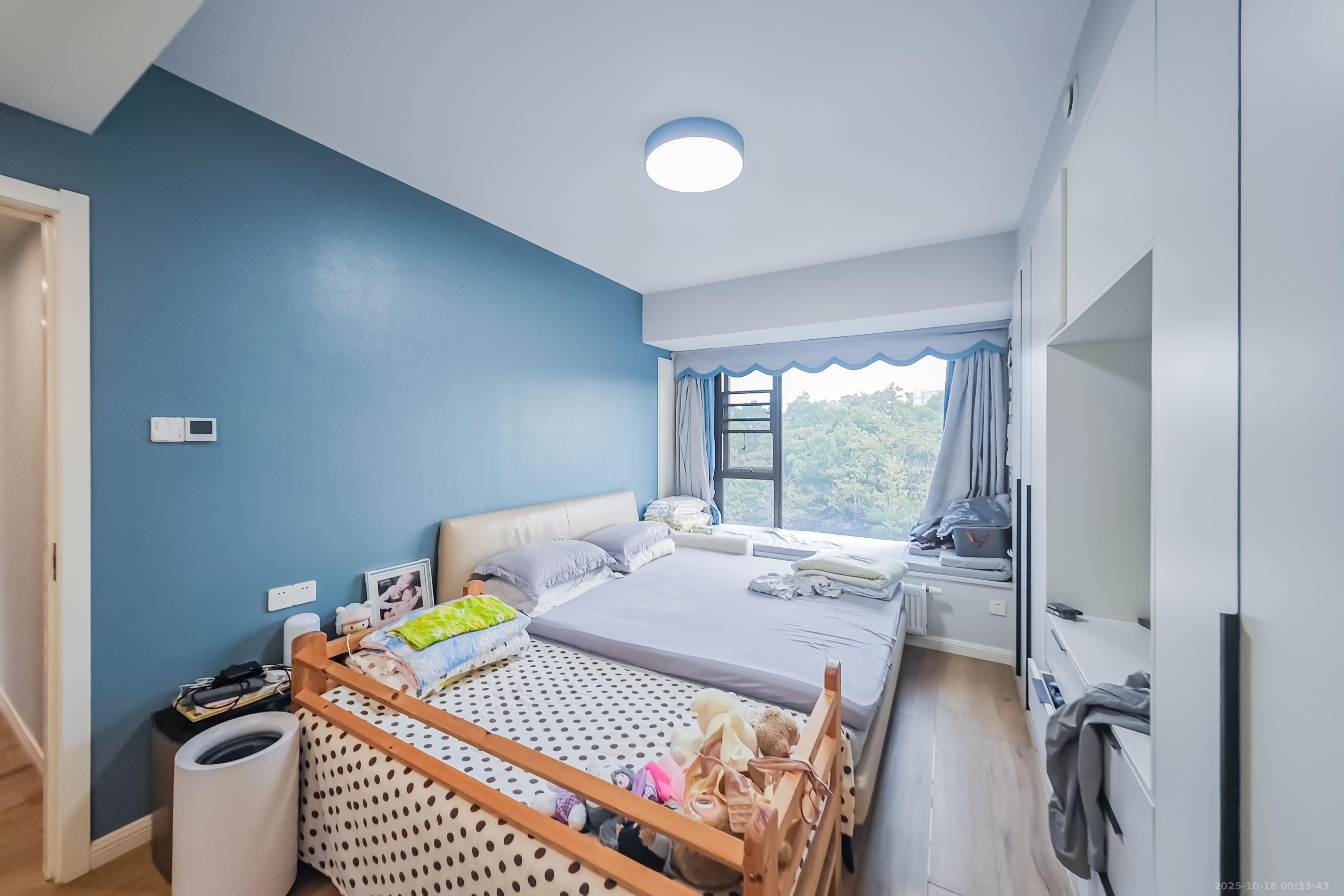 京武浪琴山一、二期  4室2厅2卫    280.0万 京武浪琴山一、二期  4室2厅2卫    280.0万卧室