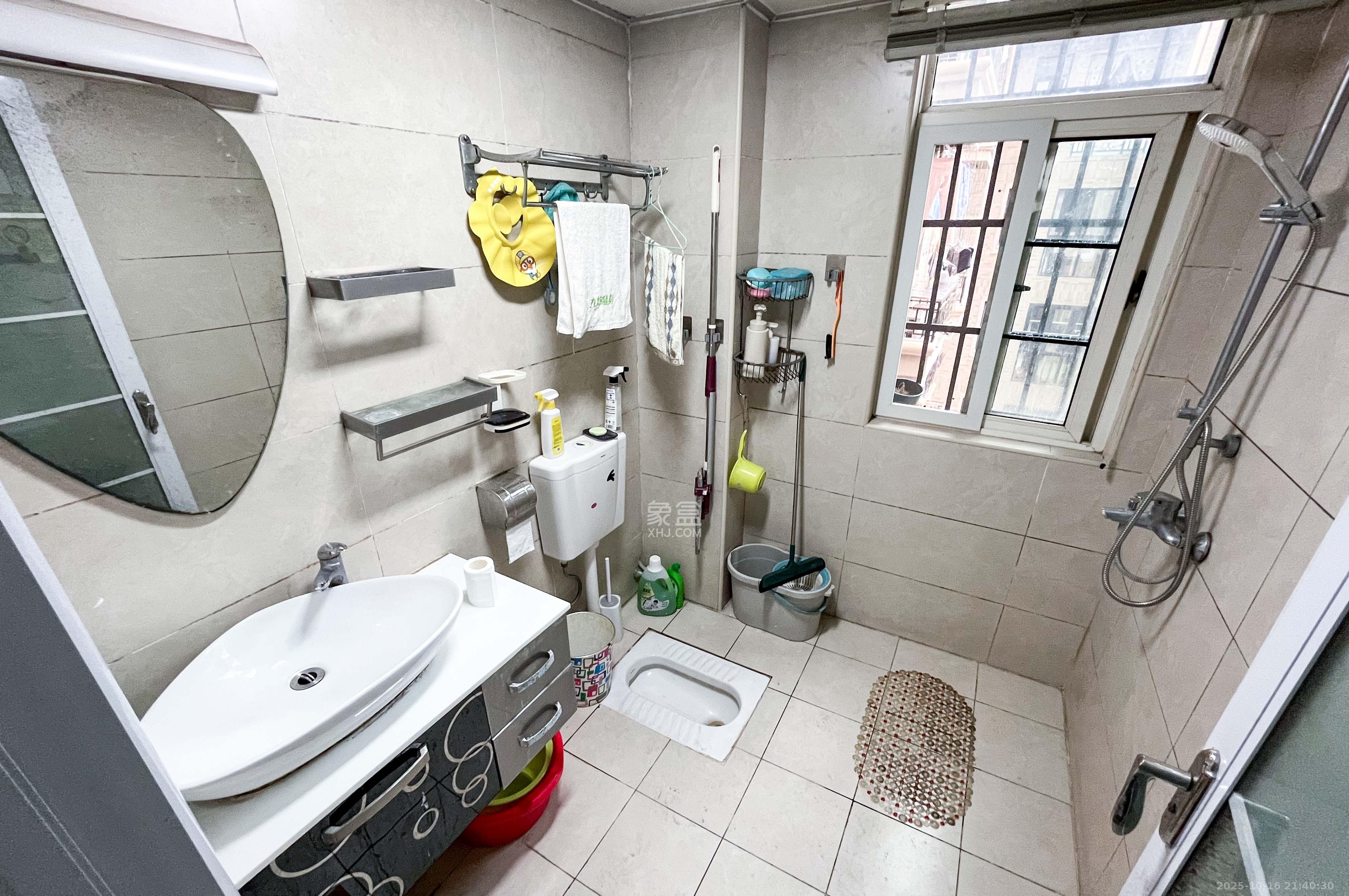 沁园春御院 3室2厅2卫 150.0万 沁园春御院 3室2厅2卫 150.0万卫生间