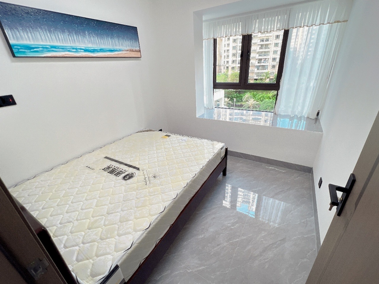 坡博家园一区 4室2厅2卫 163.0万 坡博家园一区 4室2厅2卫 163.0万客厅