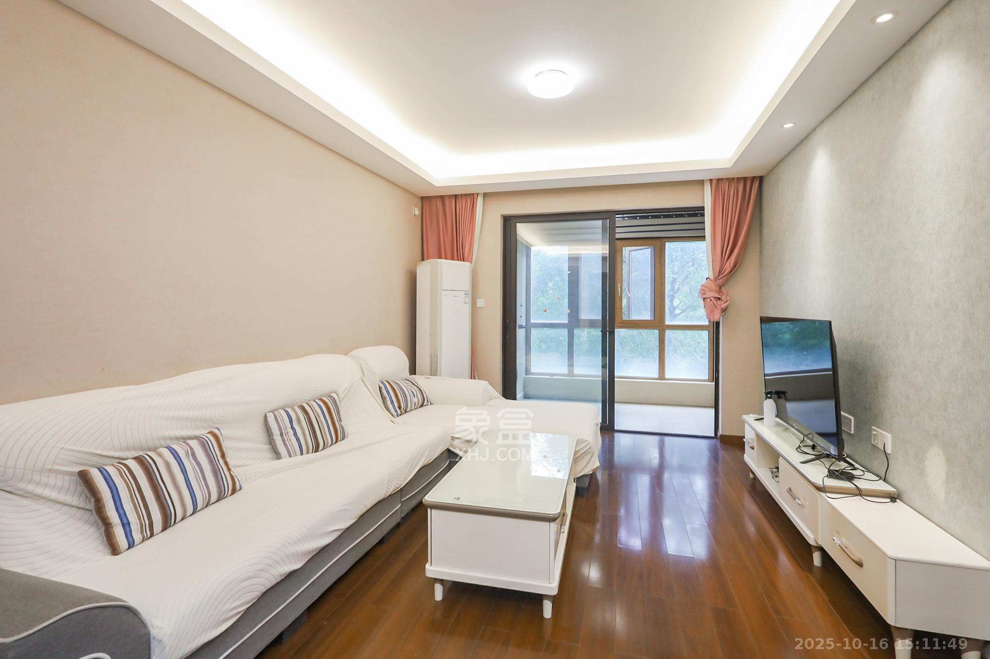 万科里金域国际  3室2厅2卫    158.0万 万科里金域国际  3室2厅2卫    158.0万客厅