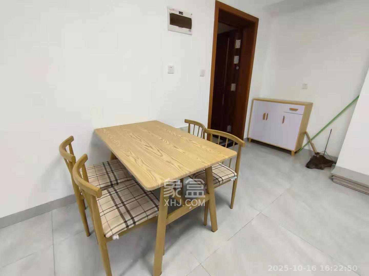 阳光城尚东湾青云苑 3室2厅2卫 2500.0元/月 阳光城尚东湾青云苑 3室2厅2卫 2500.0元/月室内图