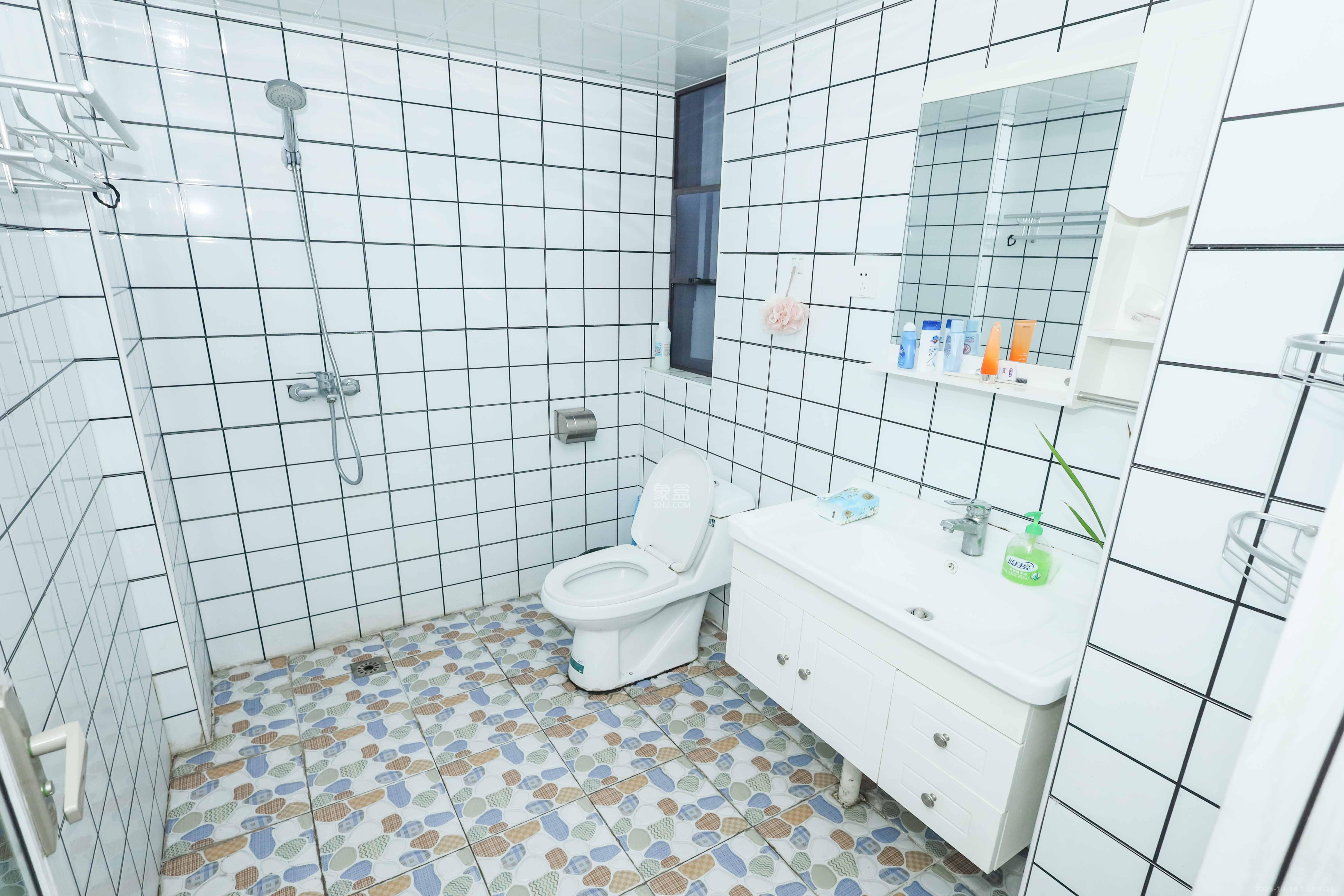 中冶中央公园  3室2厅2卫    97.9万 中冶中央公园  3室2厅2卫    97.9万卫生间