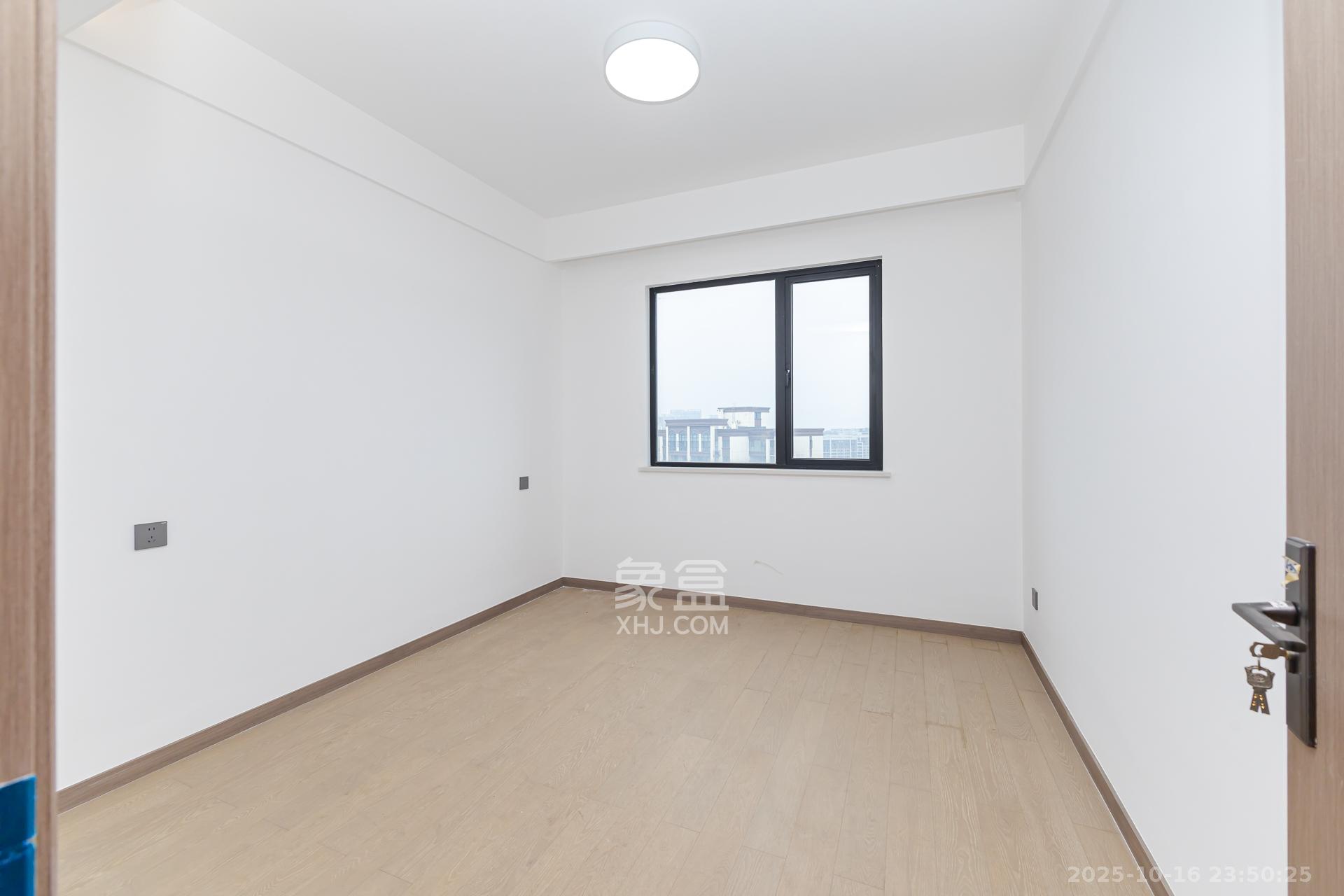 金富湘江悦城  4室2厅2卫    135.0万卧室