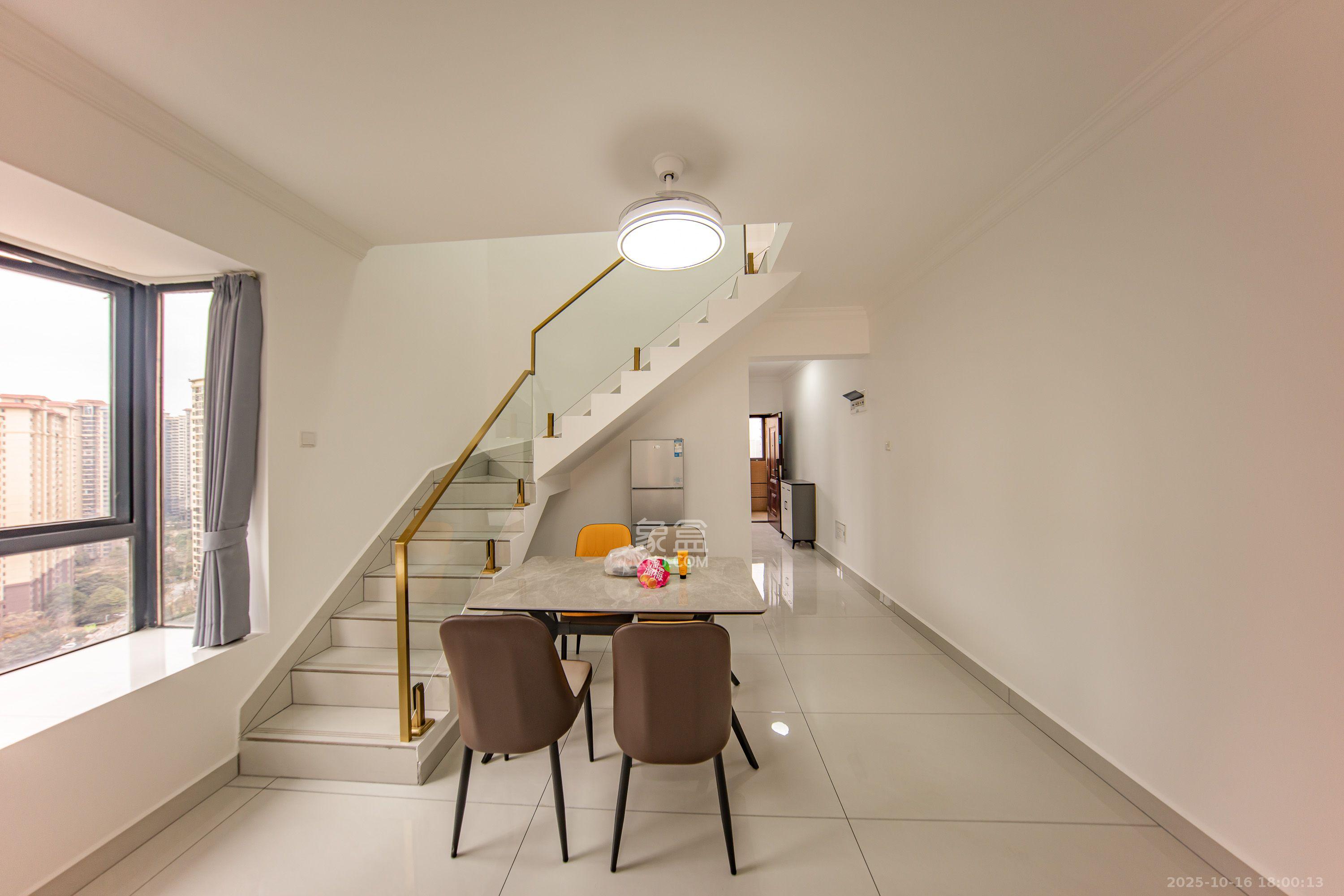 邦盛水岸御园  3室2厅2卫    2400.0元/月 邦盛水岸御园  3室2厅2卫    2400.0元/月室内图