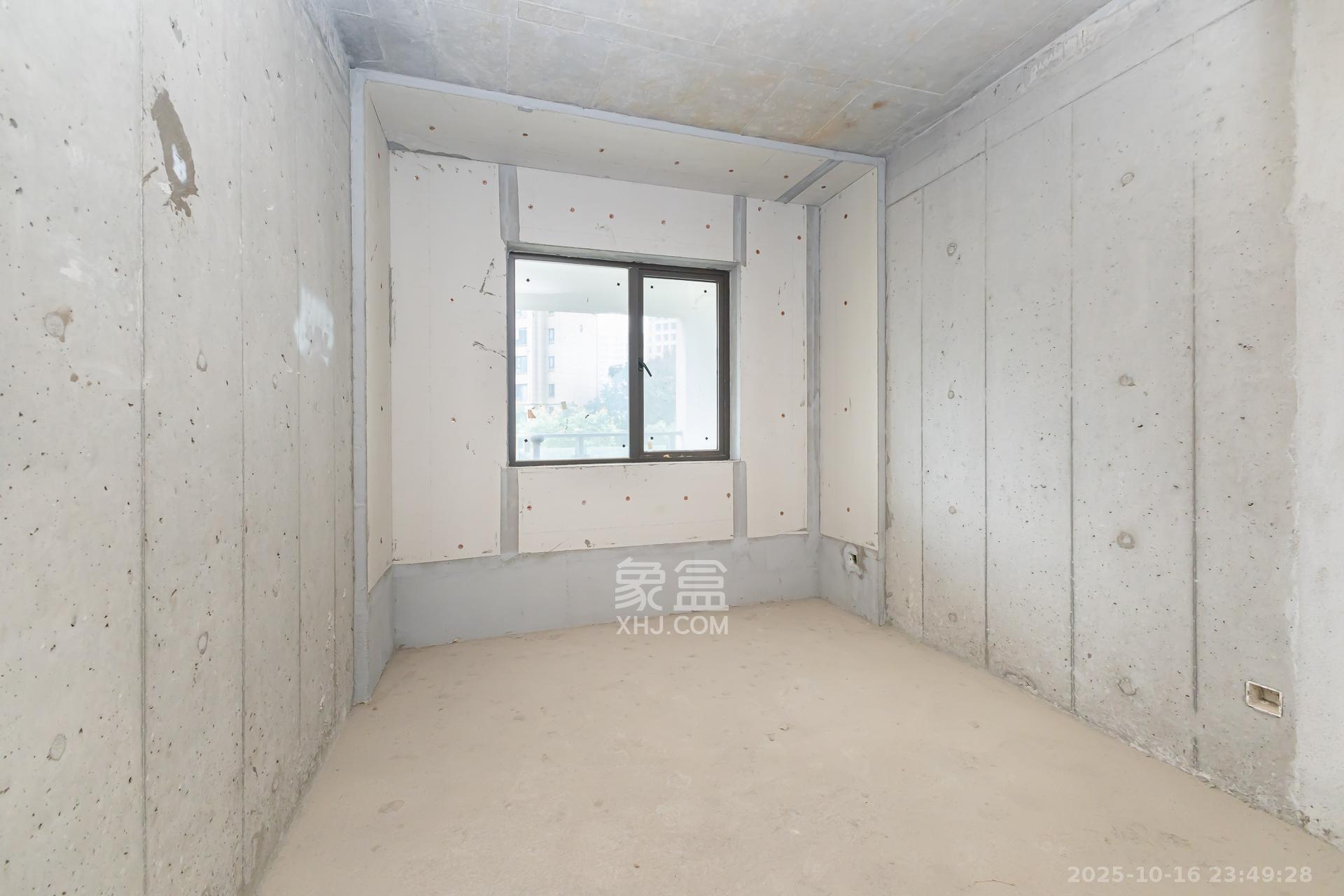 润和湘江天地D区  4室2厅2卫    137.0万卧室