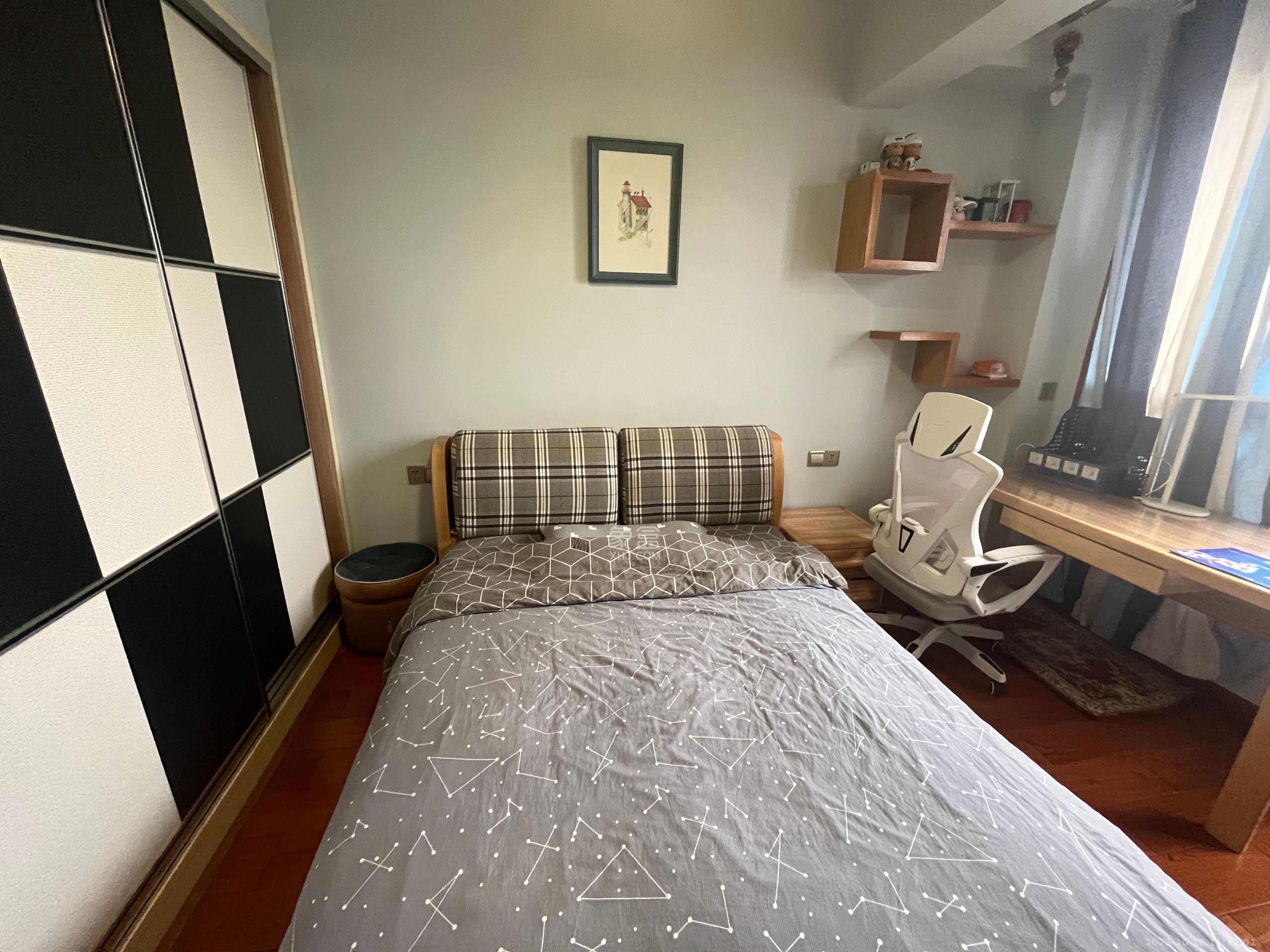 绿地海外滩一期  3室2厅1卫    2500.0元/月室内图