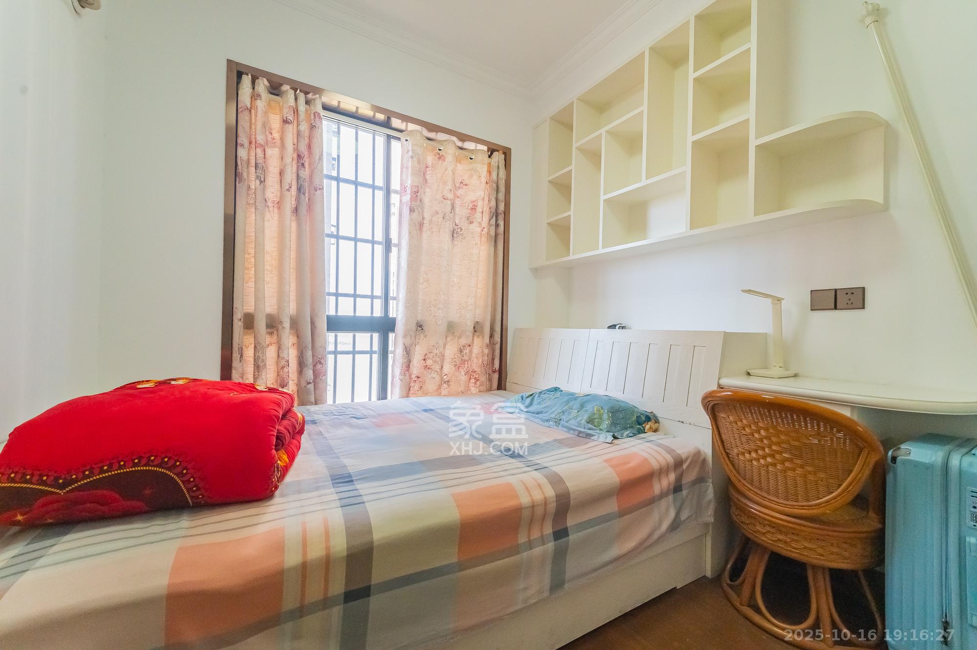 国泰九龙湾 4室2厅2卫 98.0万 国泰九龙湾 4室2厅2卫 98.0万卧室