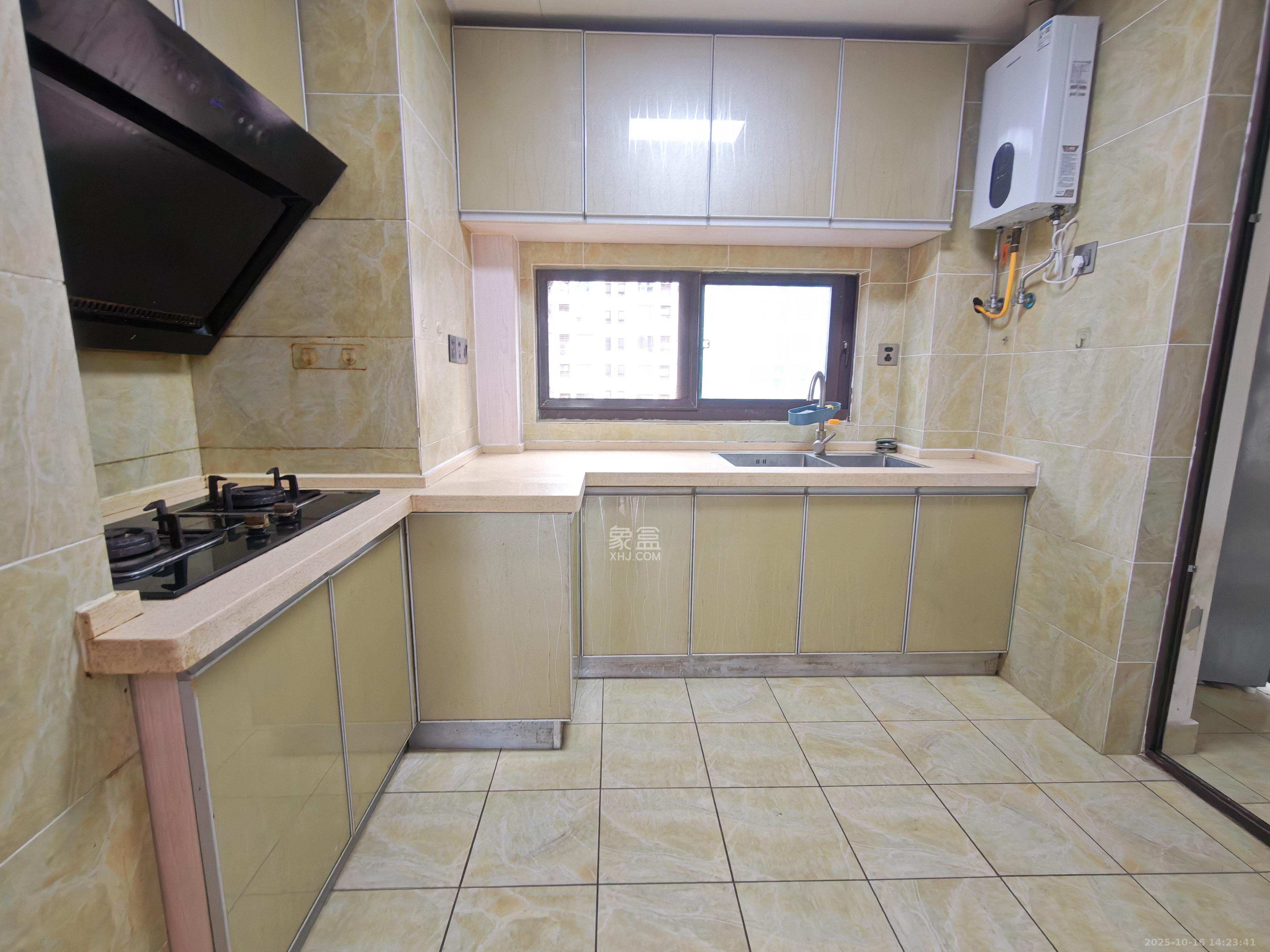 绿地中央广场  3室2厅1卫    2900.0元/月室内图