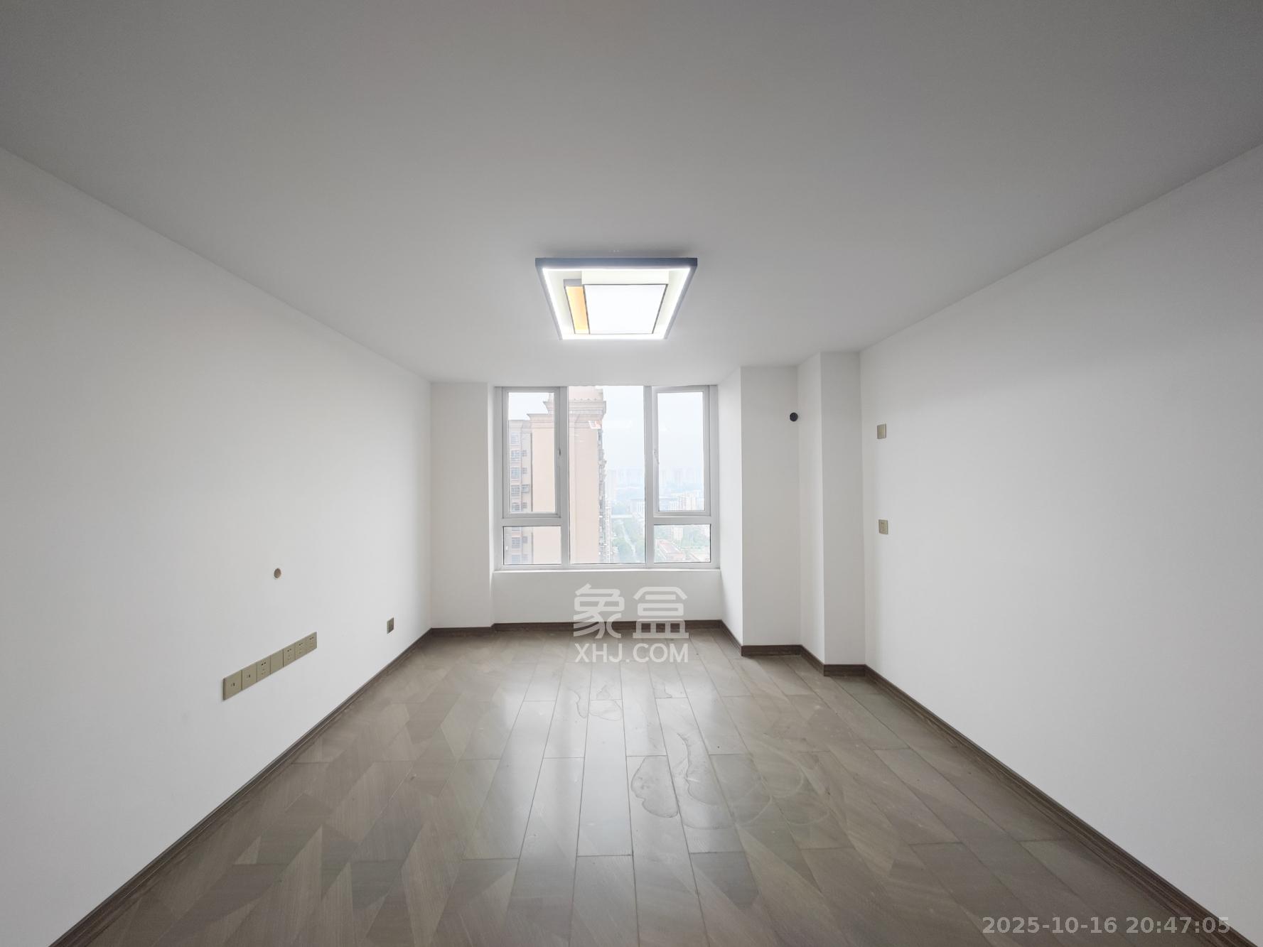 合能枫丹丽舍(柏悦名苑)  2室1厅1卫    42.0万 合能枫丹丽舍(柏悦名苑)  2室1厅1卫    42.0万客厅