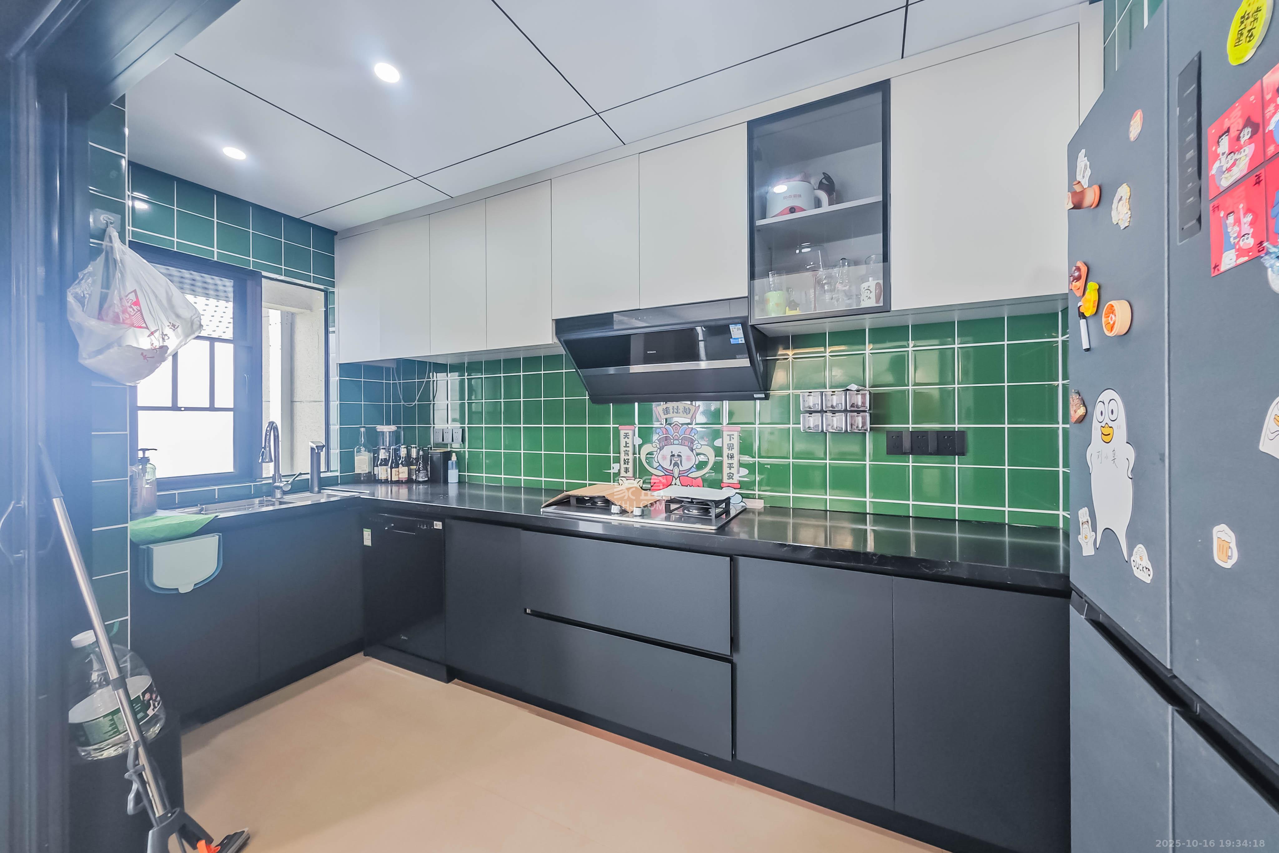 阳光城尚东湾愉景苑 4室2厅2卫 220.0万 阳光城尚东湾愉景苑 4室2厅2卫 220.0万厨房