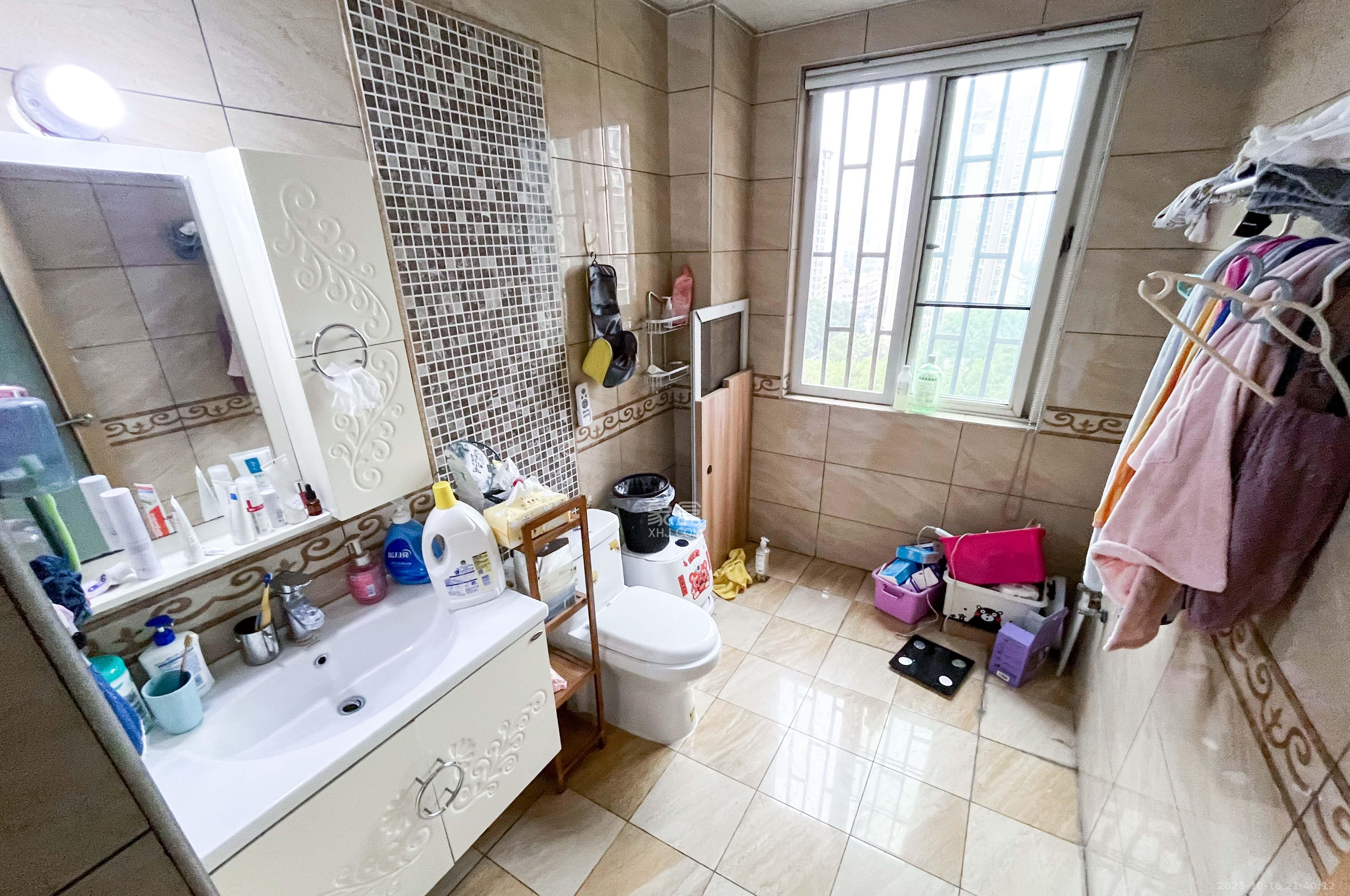 沁园春御院  4室2厅2卫    208.0万卫生间