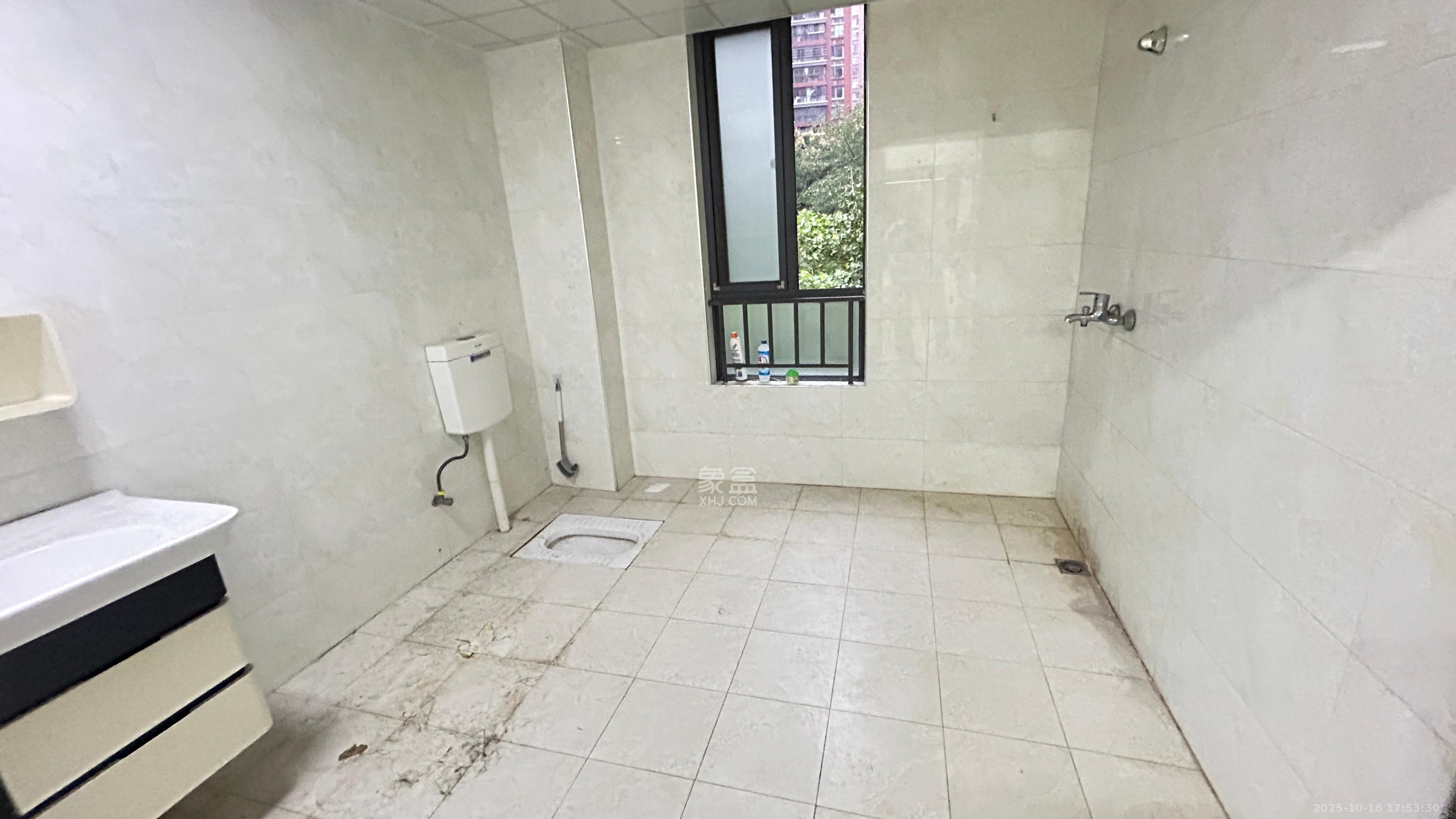 华润凤凰城二期  5室2厅2卫    2500.0元/月室内图