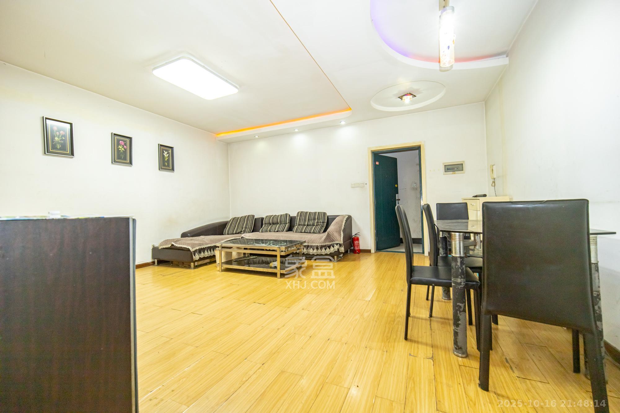 锦璨家园  2室2厅1卫    42.0万客厅