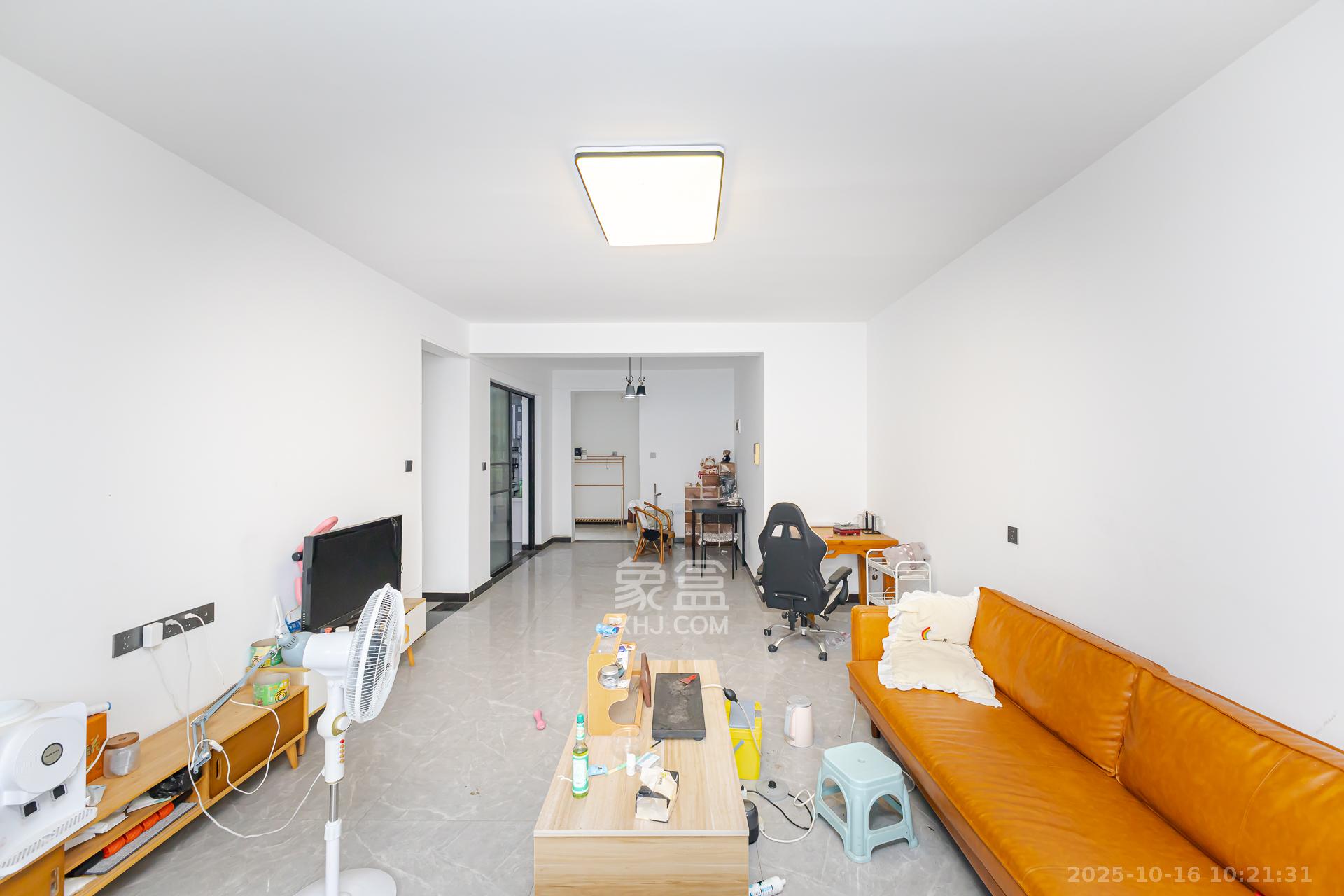 长高圆梦佳苑  3室2厅2卫    62.0万客厅