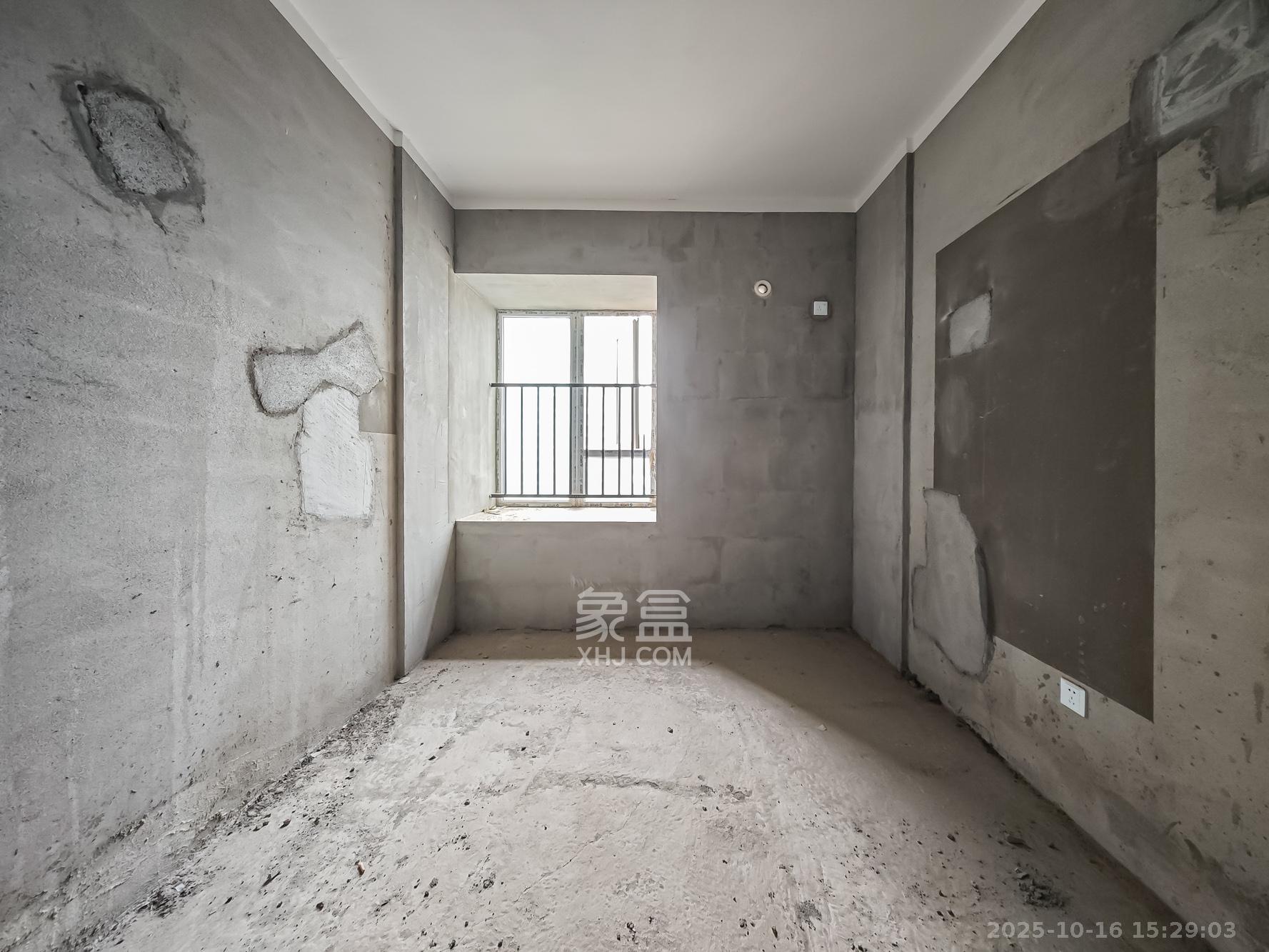 福晟钱隆国际(晟冉景苑) 3室2厅2卫 93.0万 福晟钱隆国际(晟冉景苑) 3室2厅2卫 93.0万卧室