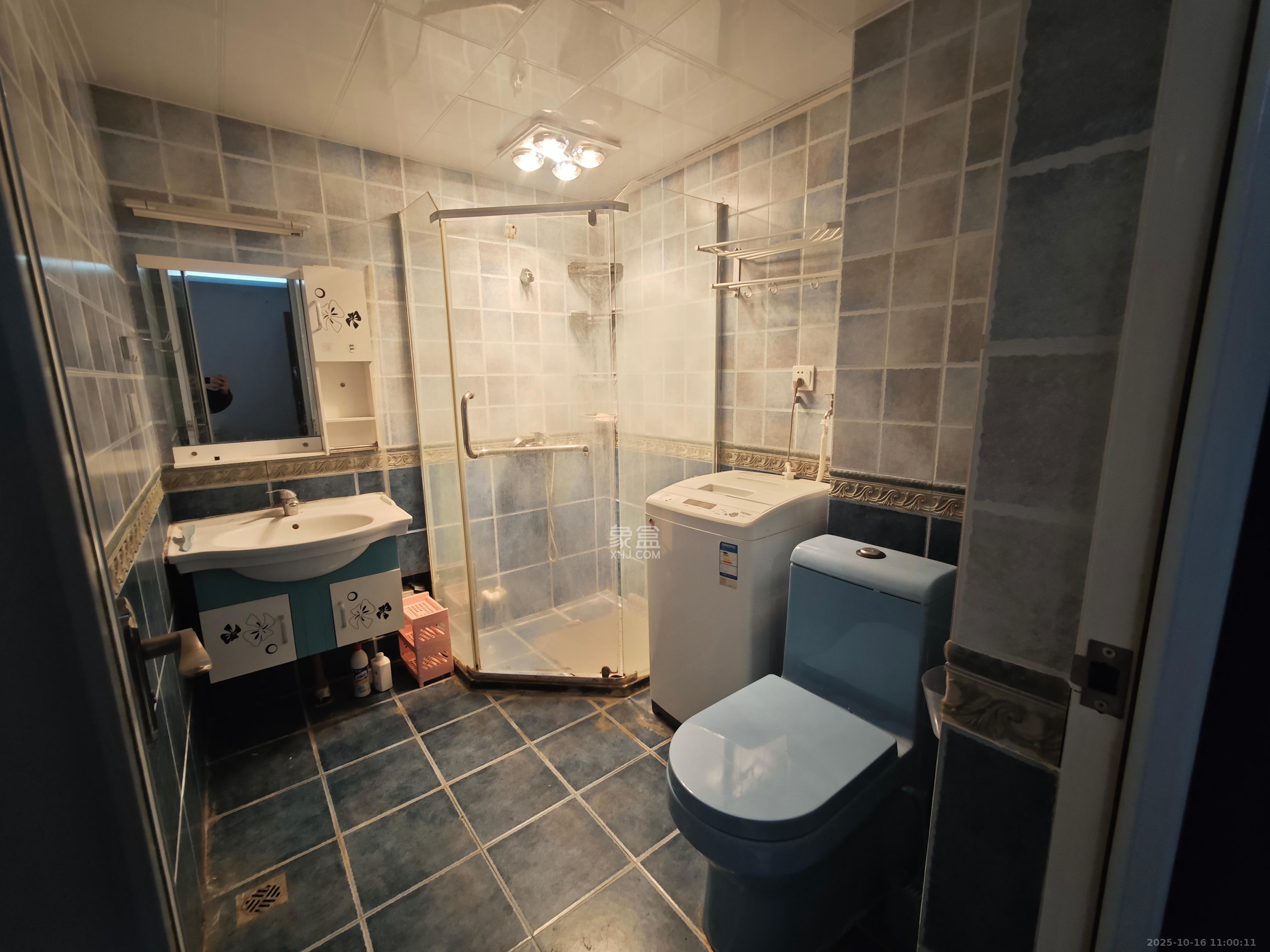 东怡外国（南湖一号)  1室1厅1卫    2000.0元/月室内图