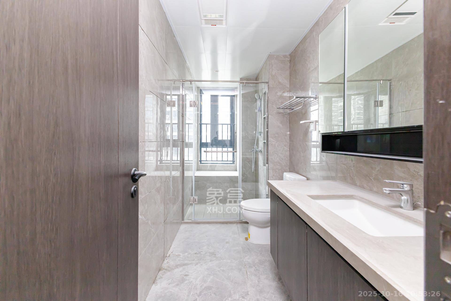 越秀湘江星汇城三期 4室2厅2卫 320.0万 越秀湘江星汇城三期 4室2厅2卫 320.0万卫生间