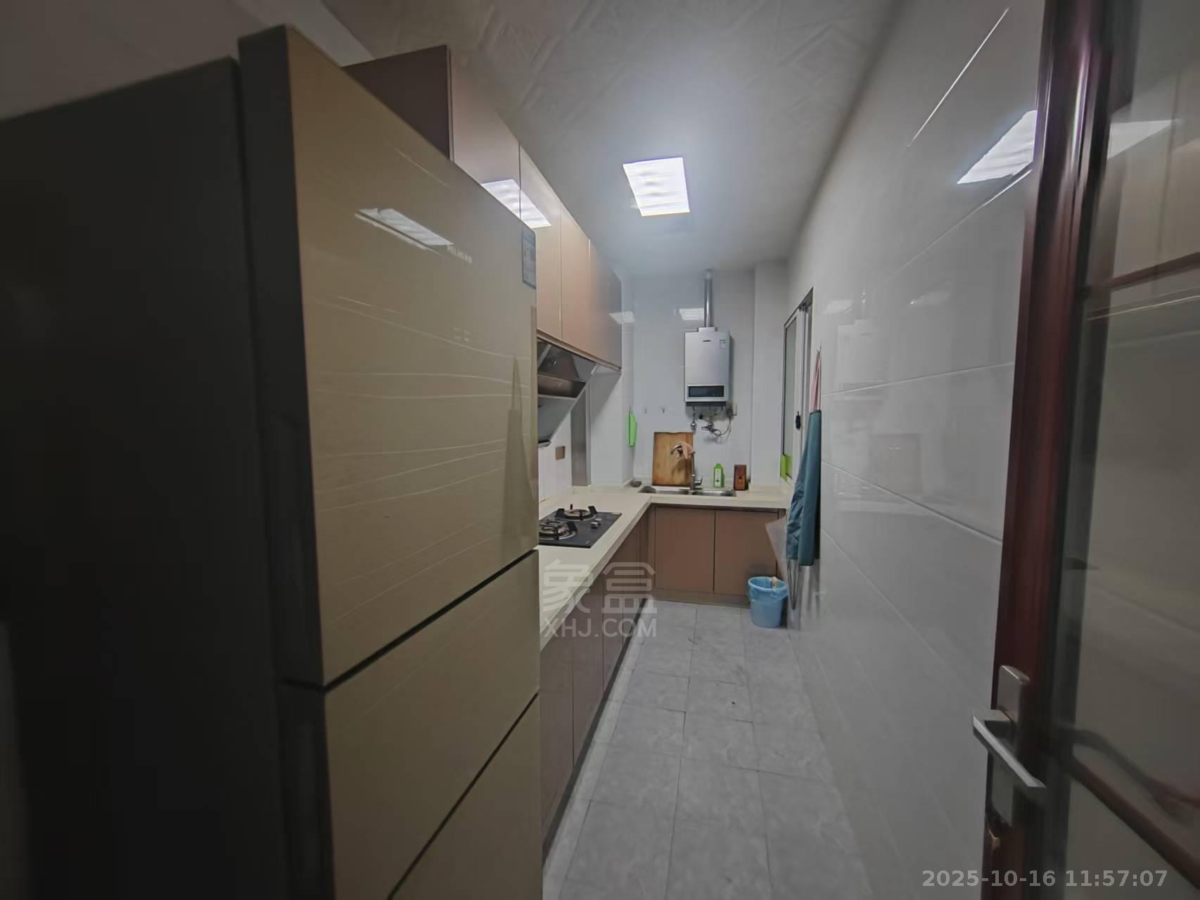 流金岁月-华晨国际 2室2厅1卫 2200.0元/月 流金岁月-华晨国际 2室2厅1卫 2200.0元/月室内图