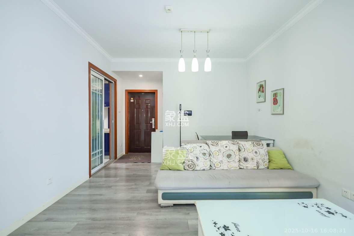 保利西海岸B区  3室2厅1卫    3100.0元/月 保利西海岸B区  3室2厅1卫    3100.0元/月室内图