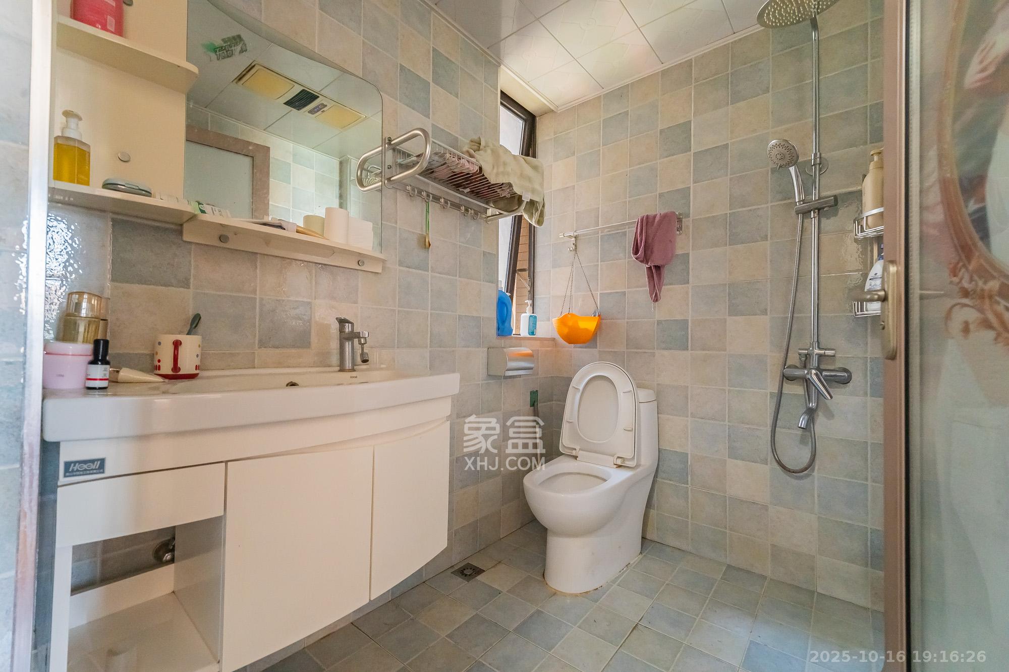 国泰九龙湾 4室2厅2卫 98.0万 国泰九龙湾 4室2厅2卫 98.0万卫生间