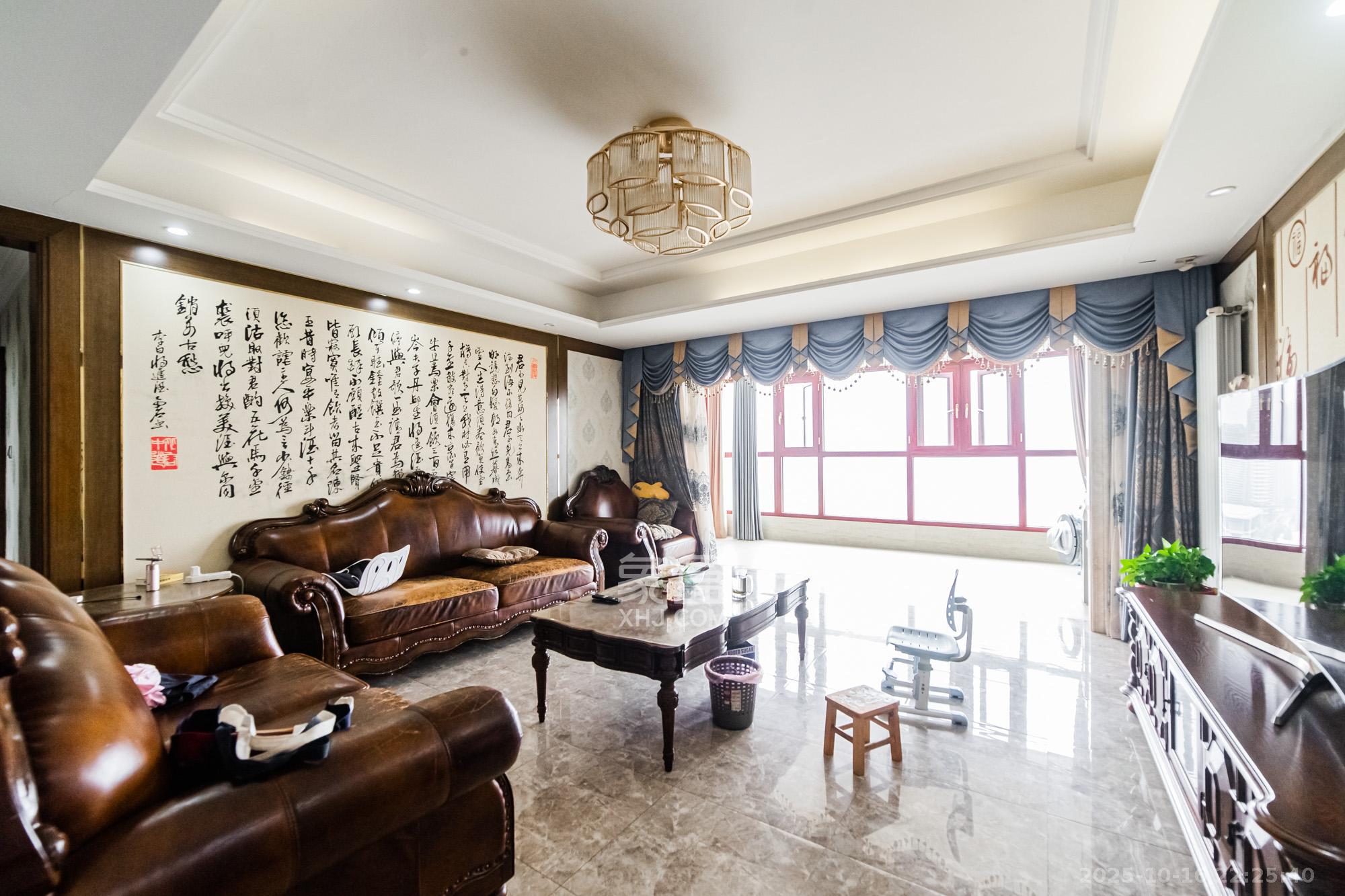 恒大御景半岛湘江苑(恒大御景半岛一期)  4室2厅3卫    300.0万 恒大御景半岛湘江苑(恒大御景半岛一期)  4室2厅3卫    300.0万客厅