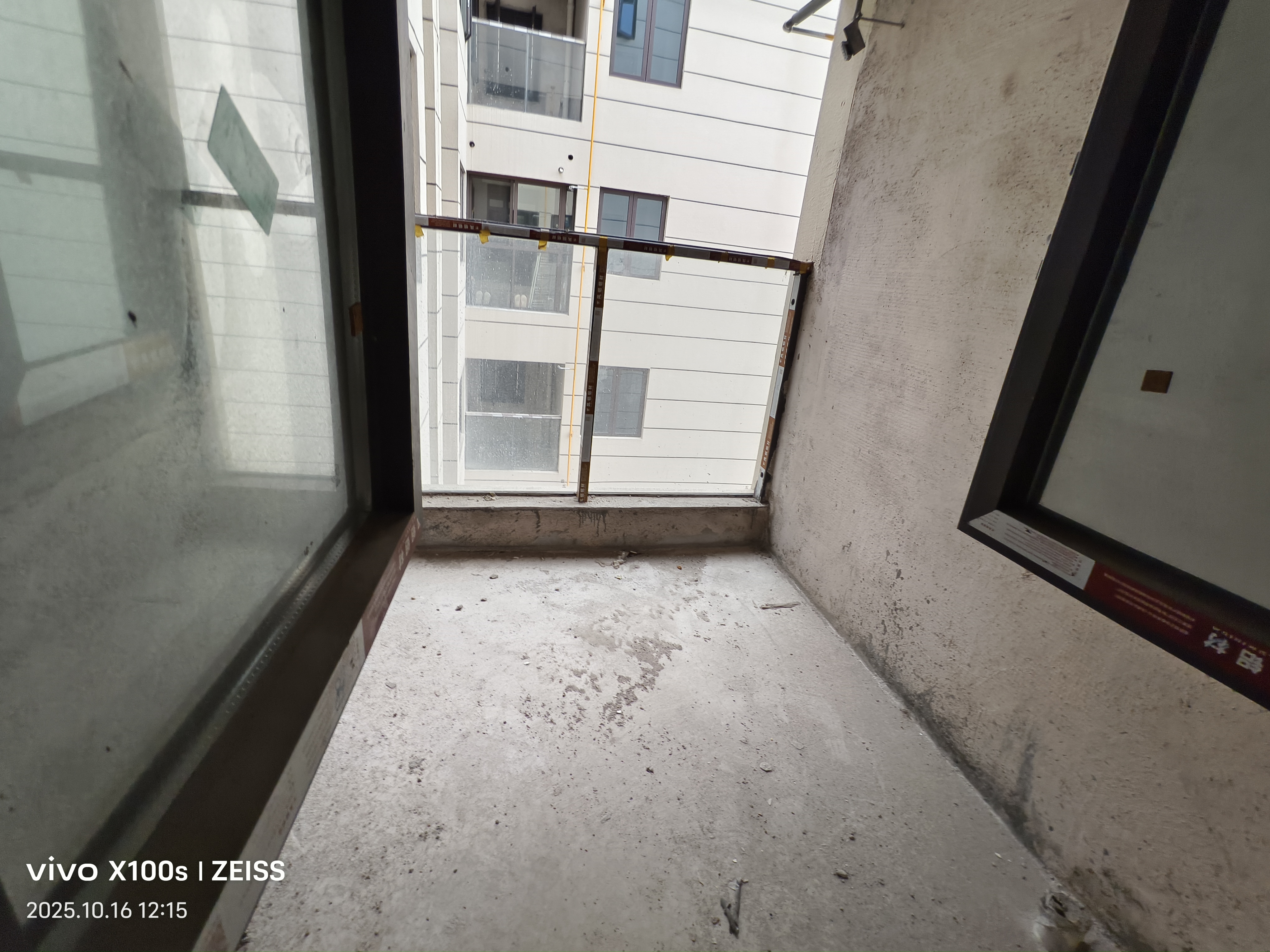 唯独逸臣公园  3室2厅2卫    61.8万客厅