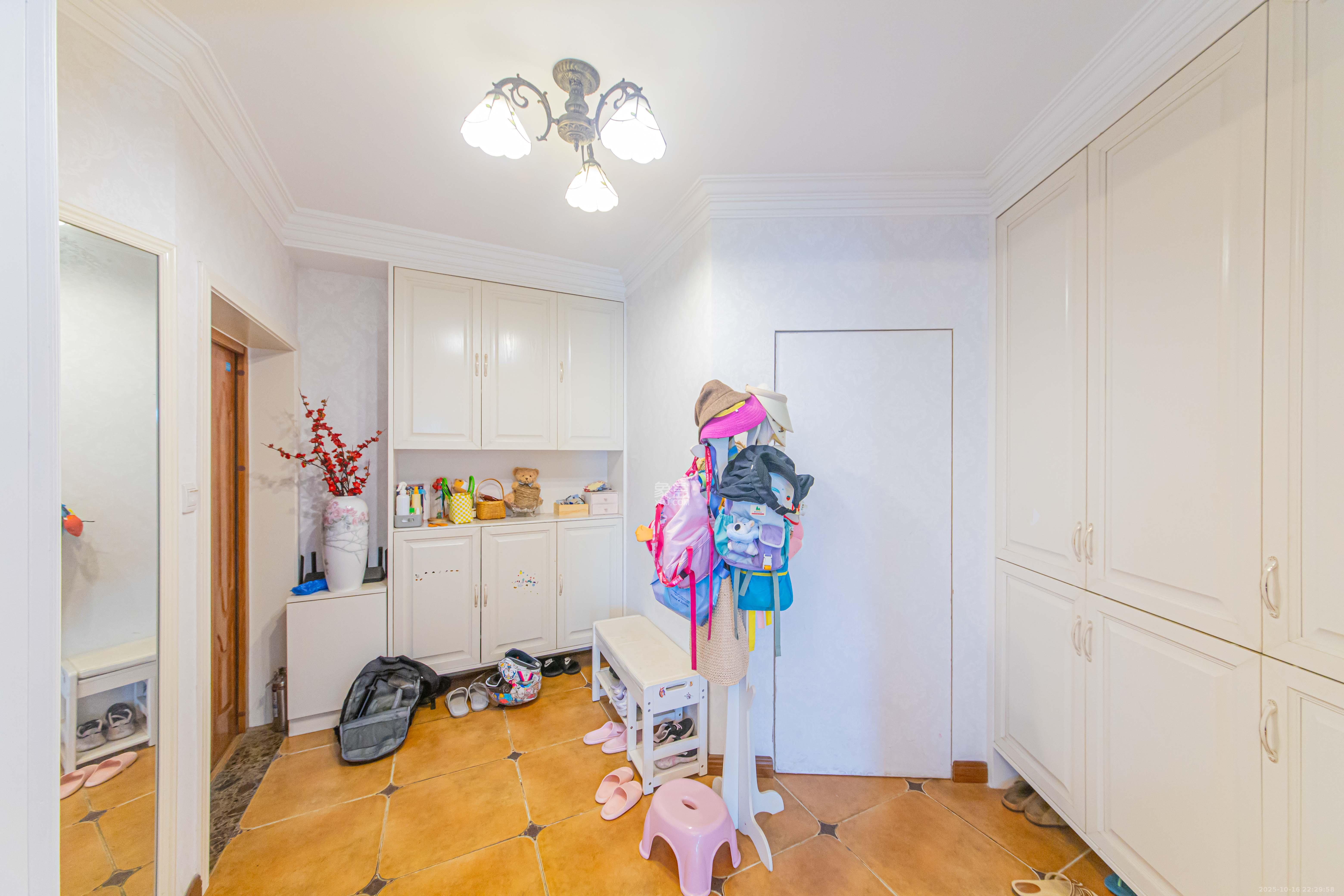 九峰远见  4室2厅2卫    246.0万其他