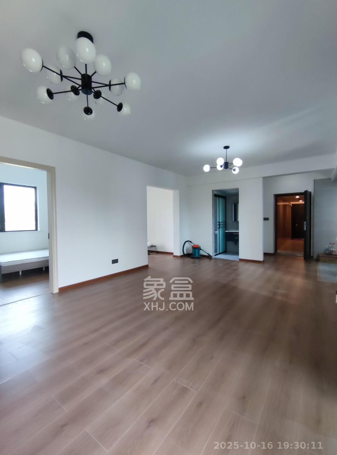 金辉优步湖畔  4室2厅2卫    2200.0元/月 金辉优步湖畔  4室2厅2卫    2200.0元/月室内图