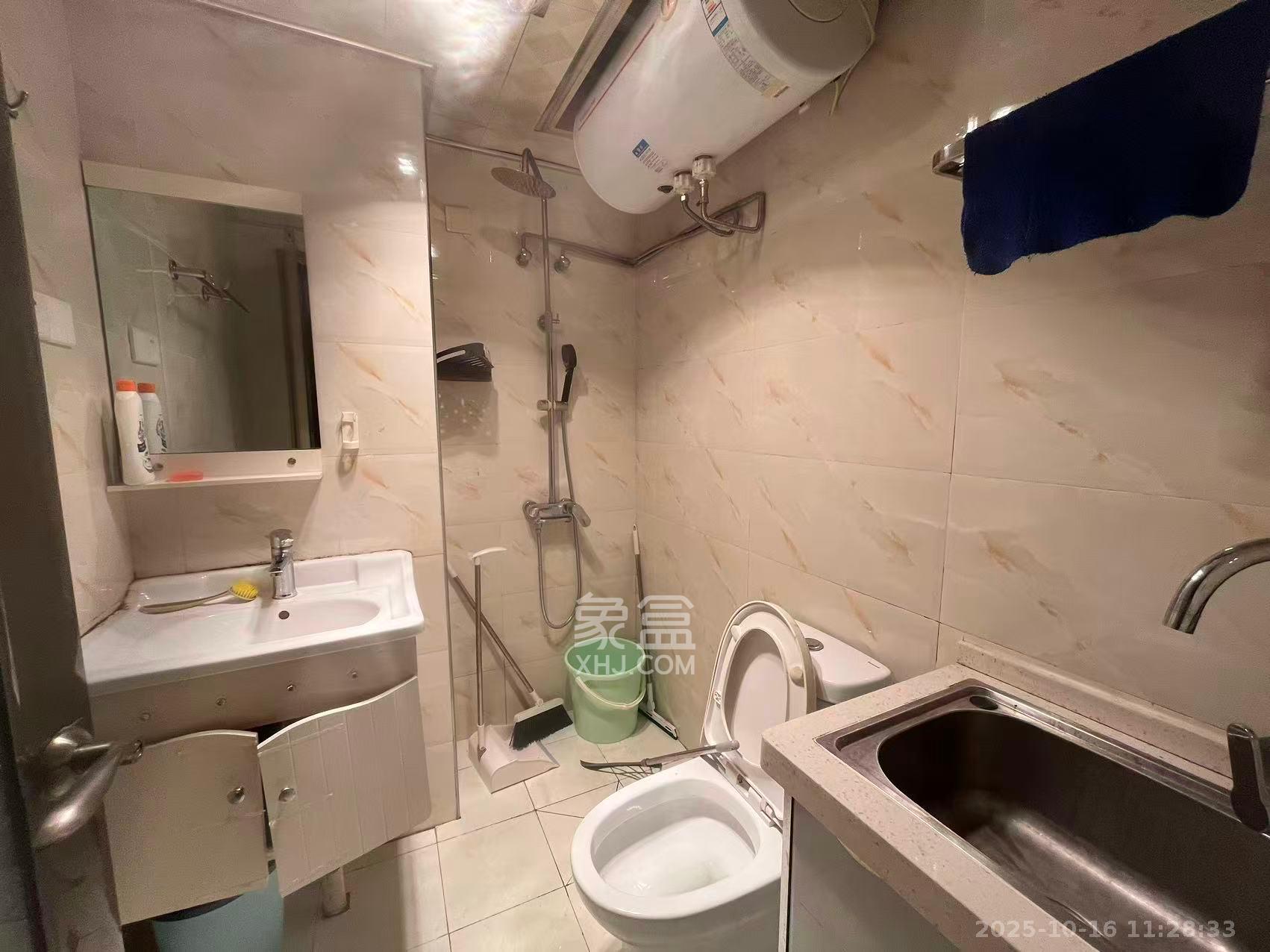 英郡年华  1室1厅1卫    1600.0元/月室内图