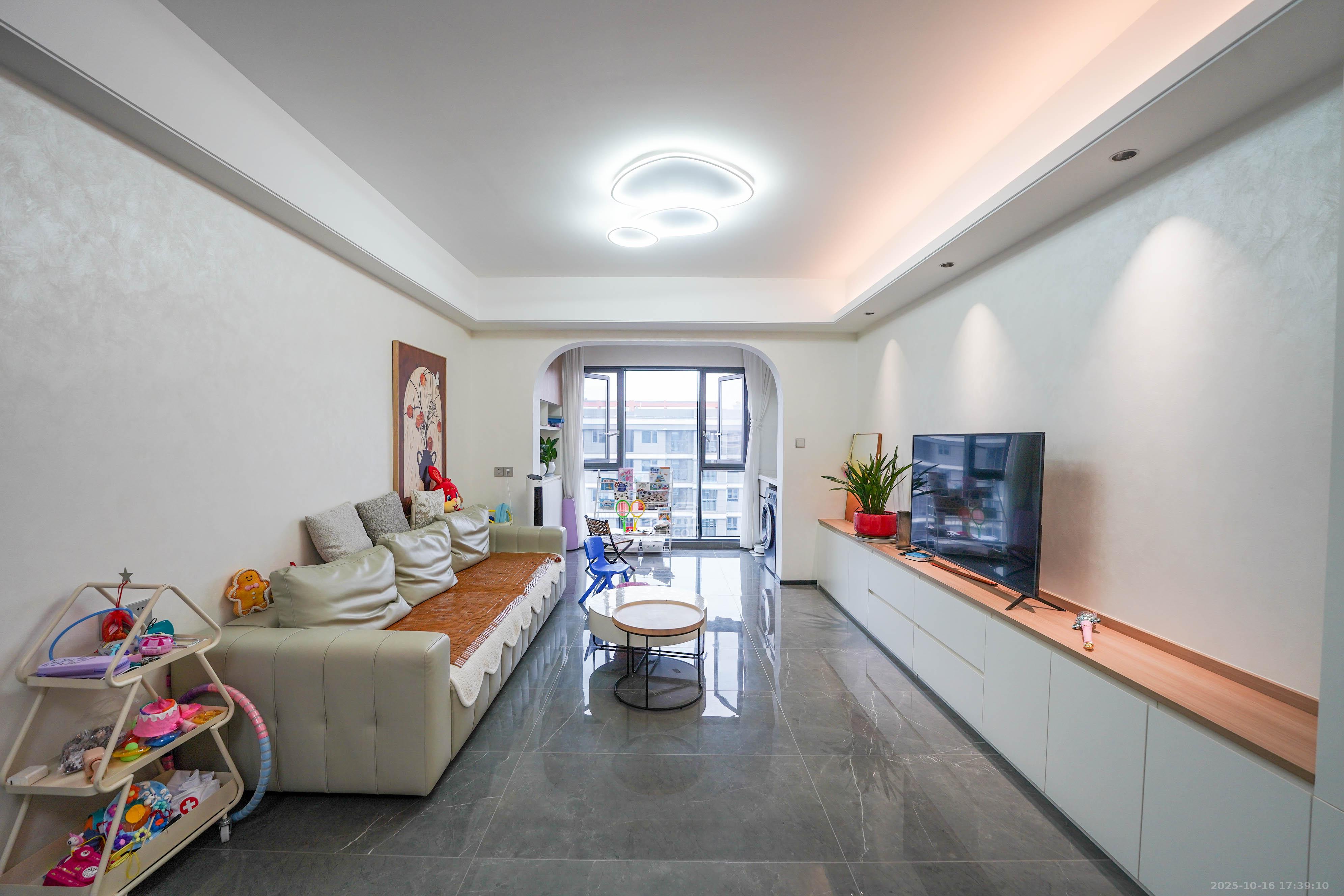 中海寰宇天下  3室2厅2卫    148.0万 中海寰宇天下  3室2厅2卫    148.0万