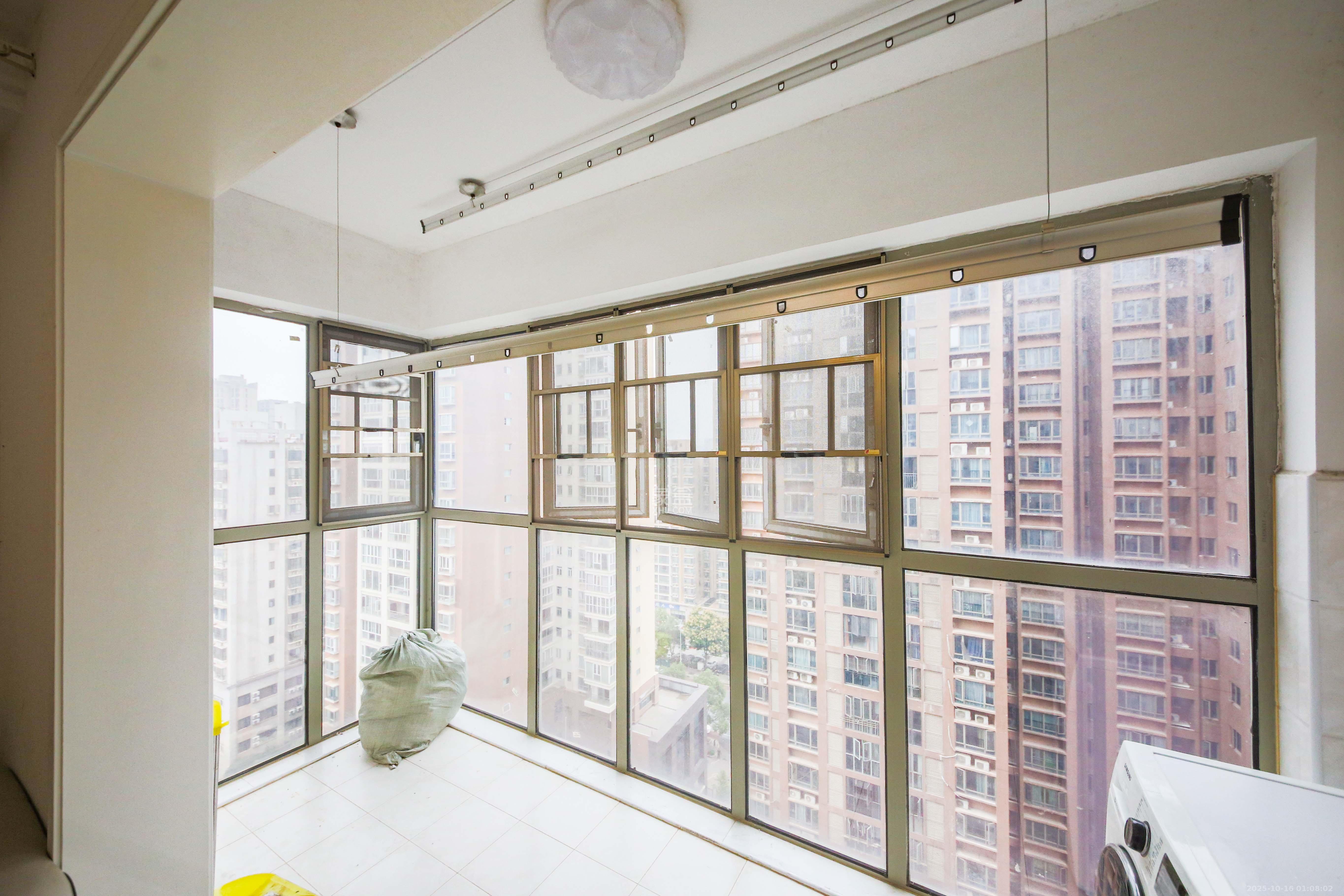 富兴嘉城(富兴汇中央)  3室2厅2卫    110.0万 富兴嘉城(富兴汇中央)  3室2厅2卫    110.0万阳台