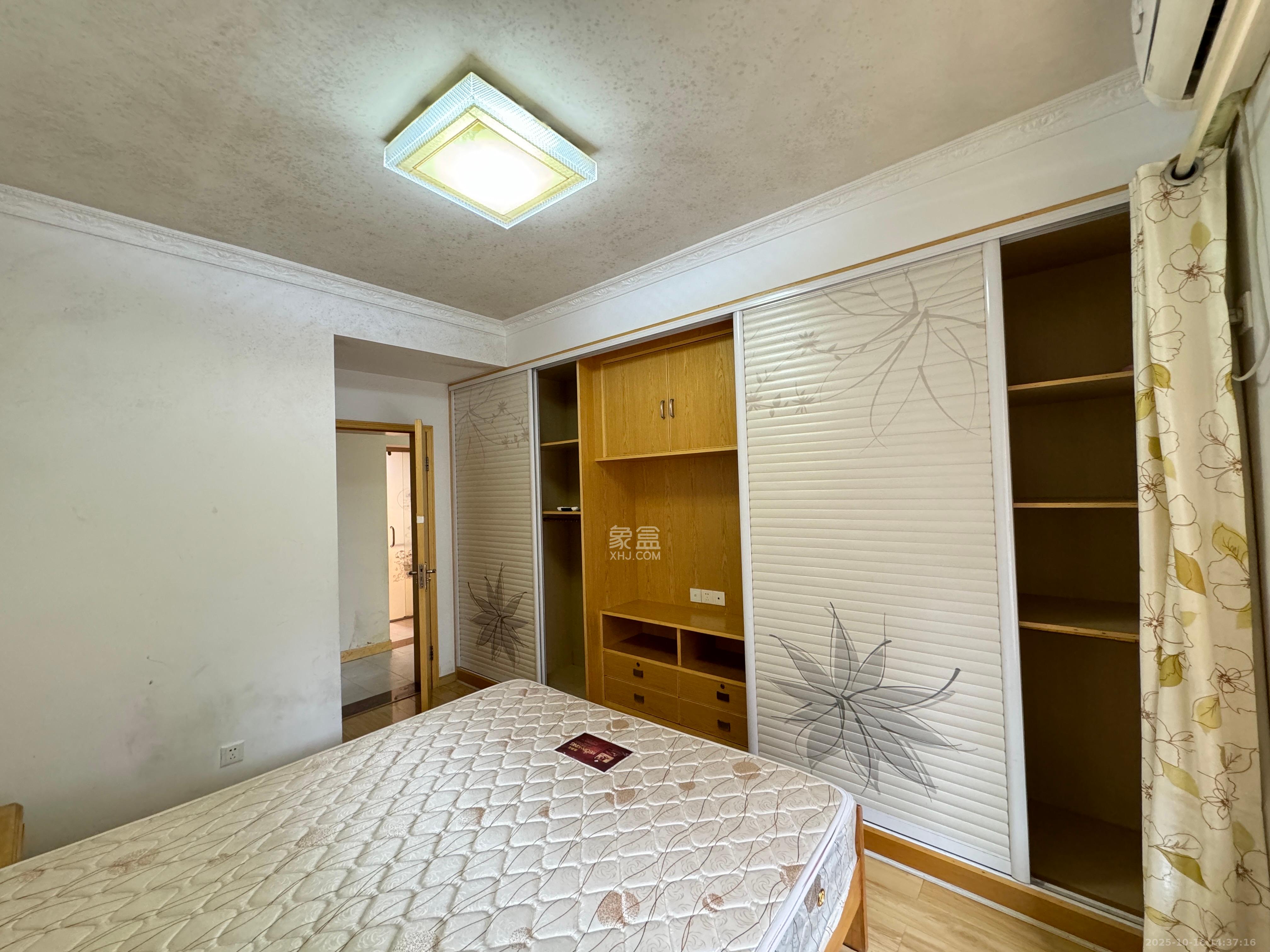 水岸世景  3室2厅1卫    1600.0元/月室内图