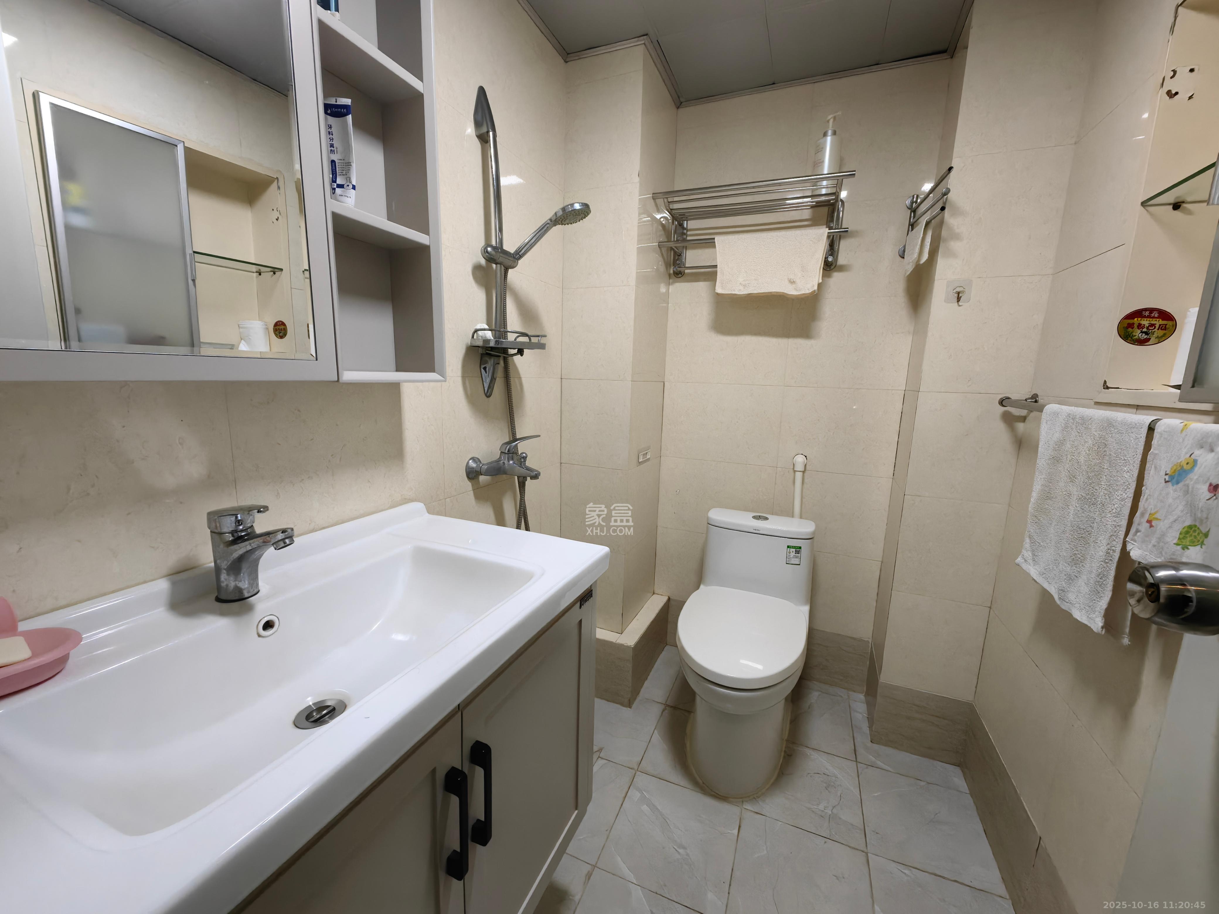 芙蓉公馆  1室1厅1卫    2500.0元/月室内图