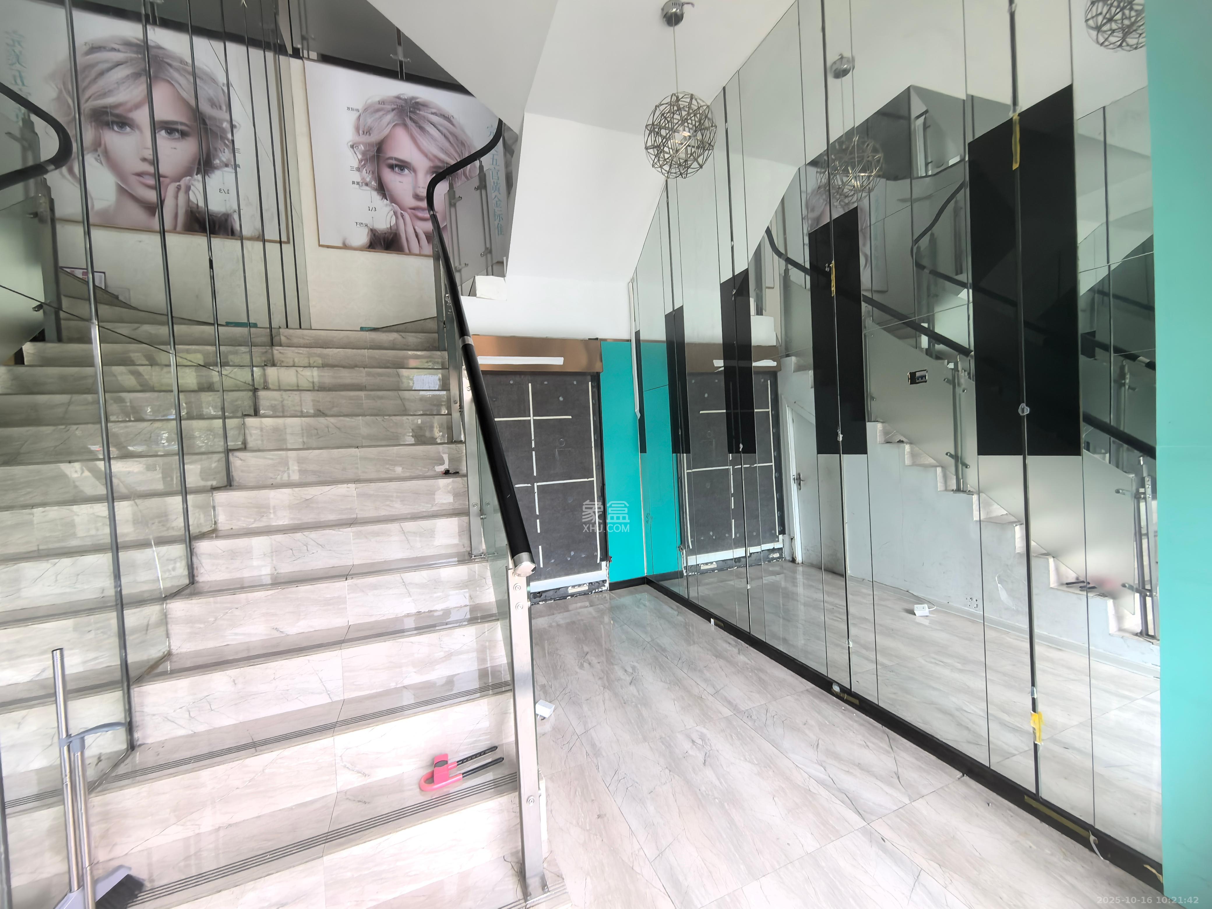 复地崑玉国际一期   255.57㎡      32000.0元/月室内图