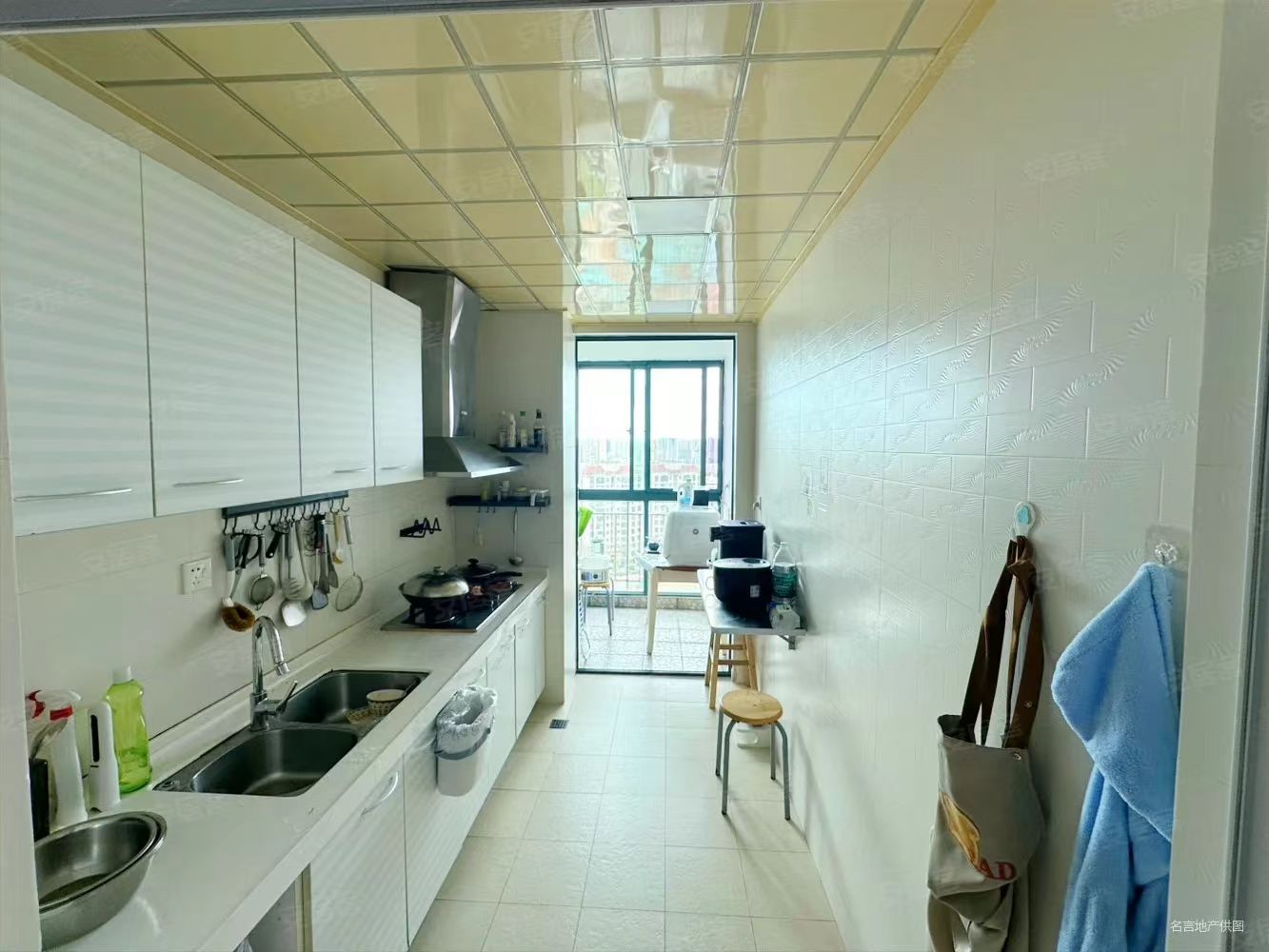 都市森林  3室2厅2卫    206.0万客厅